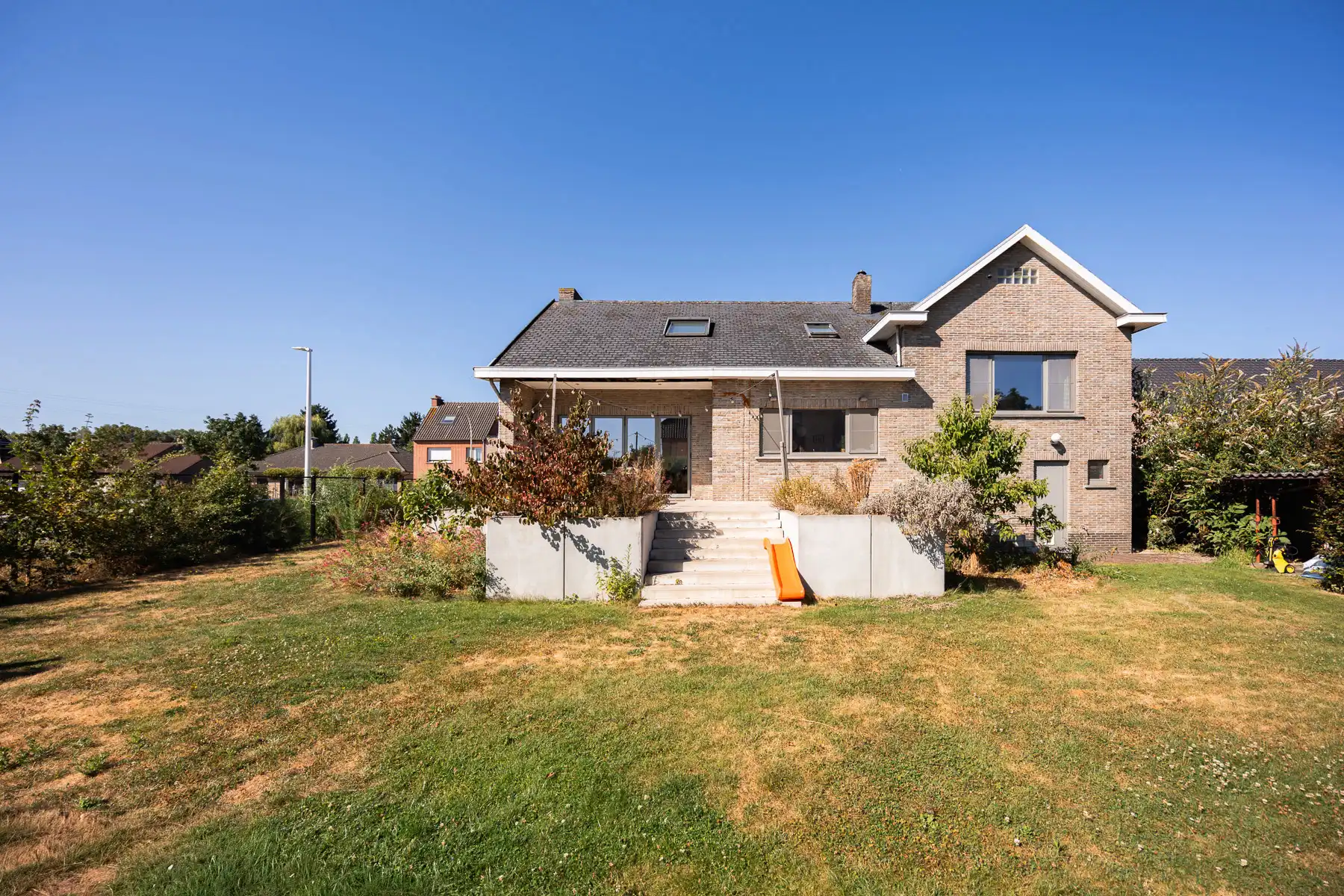 Ruime gezinswoning met 4 slaapkamers op perceel van 528 m² foto 25