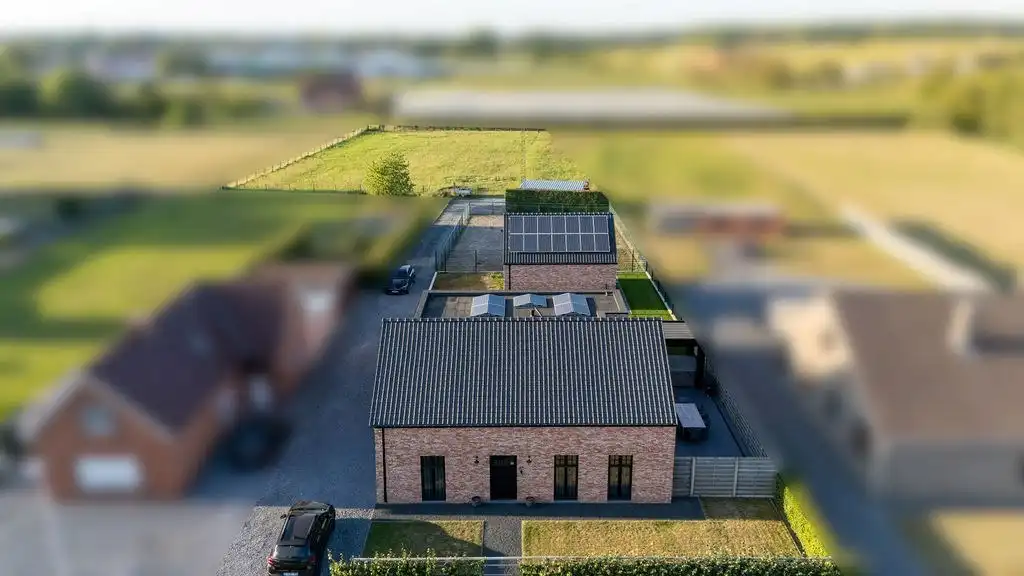 PRACHTIG GERENOVEERDE WONING MET 3 SLAAPKAMERS, 2 BADKAMERS, INPANDIGE GARAGE EN PAARDENSTALLINGEN MET ENERGIEZUINIG EPC TE WIJER (NIEUWERKERKEN)  foto 39