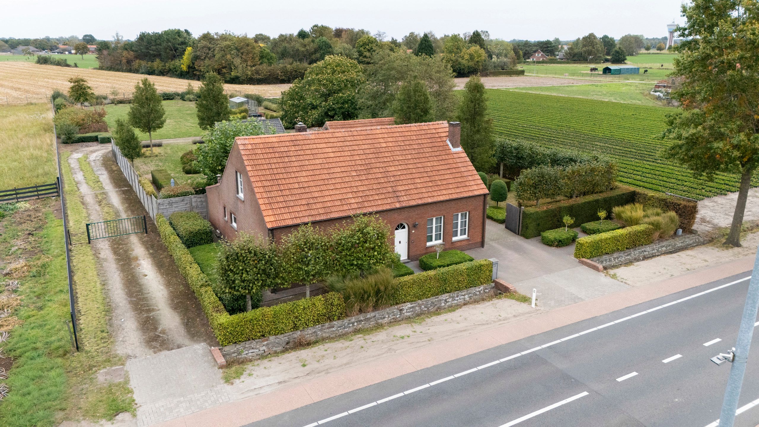 Landelijke woning met 3 slpk. en vrij uitzicht op een perceel van ca. 3.400 m² foto 36