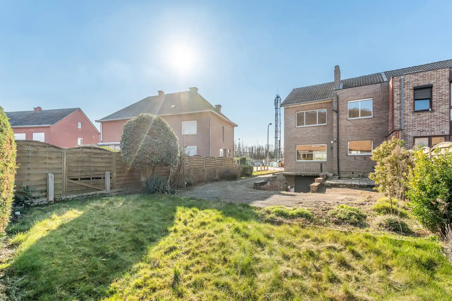 Goed gelegen en half open woning met 3 ruime slaapkamers, een extra leefruimte, een garage en een tuin te Kessel-Lo! foto 25