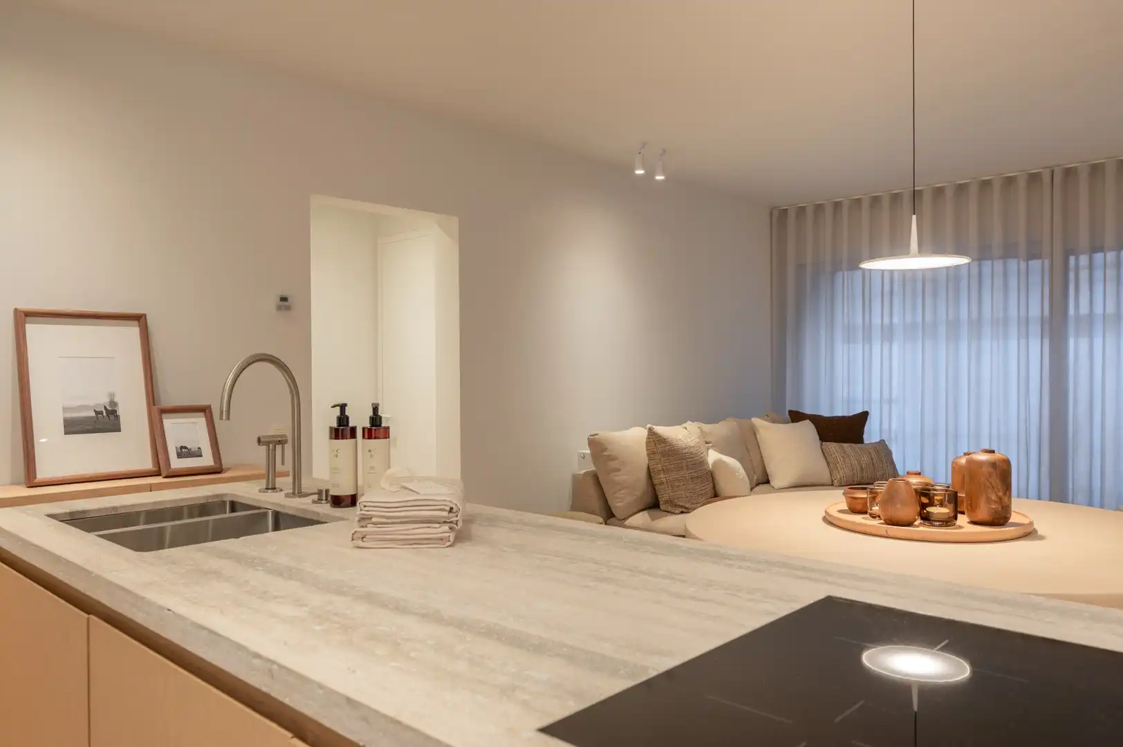 Instapklaar 3-slaapkamer appartement met terras nabij de Zeedijk. foto 8