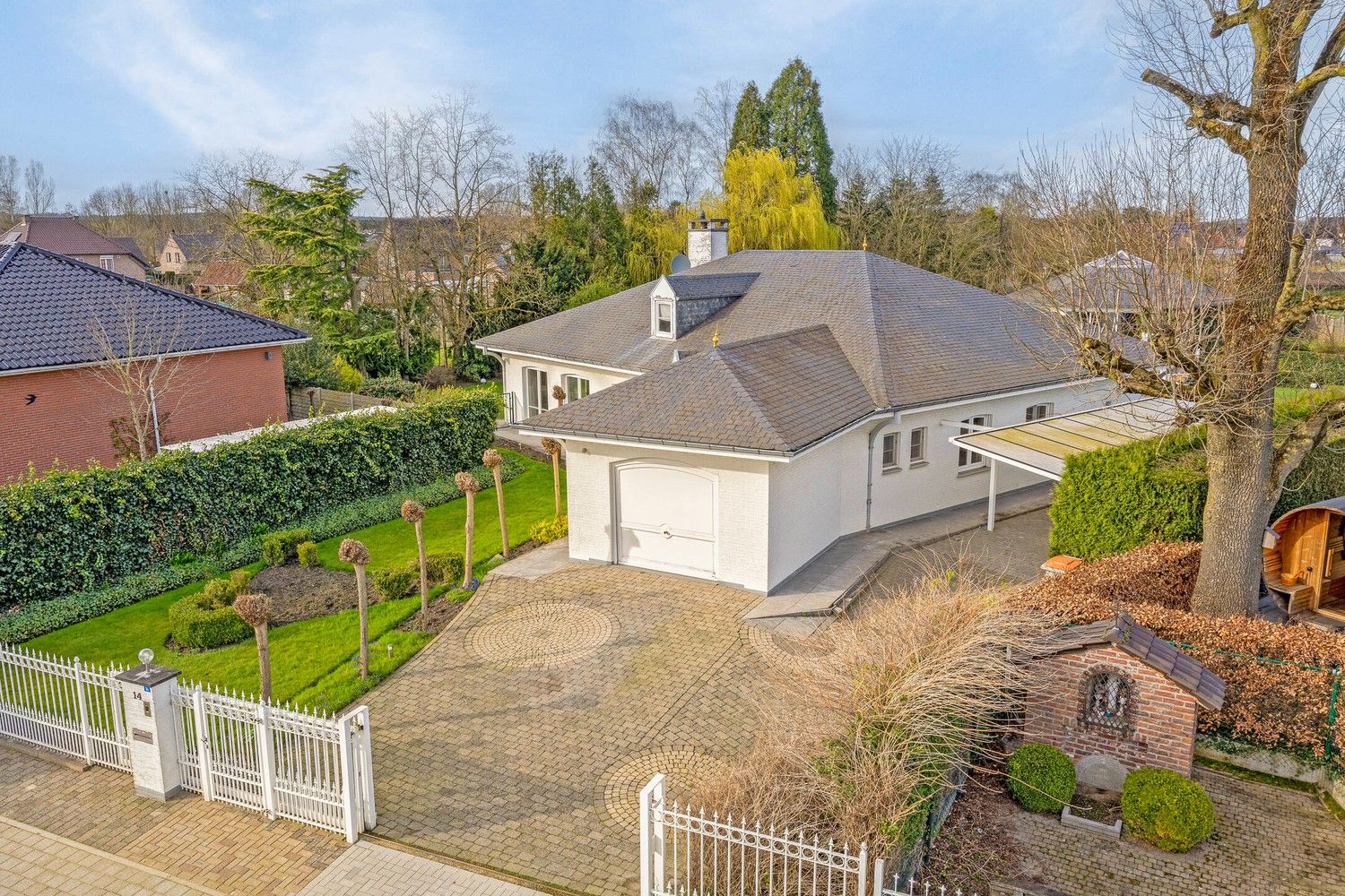 Luxueuze gelijkvloerse villa met zwembad en poolhouse op een riant perceel van 3.234 m² foto 2