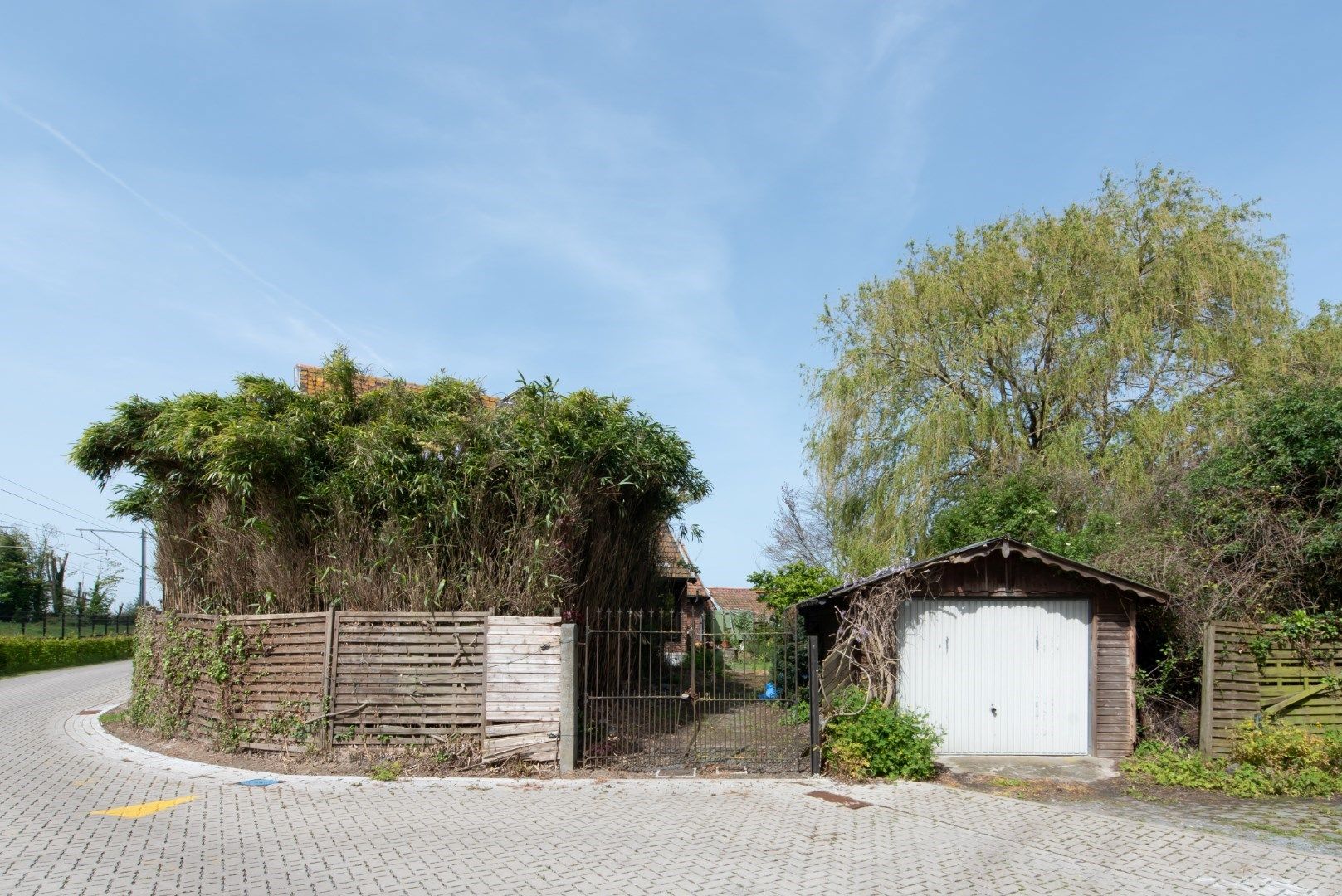 Woning met 5 slaapkamers, prachtige tuin en garage. foto 19