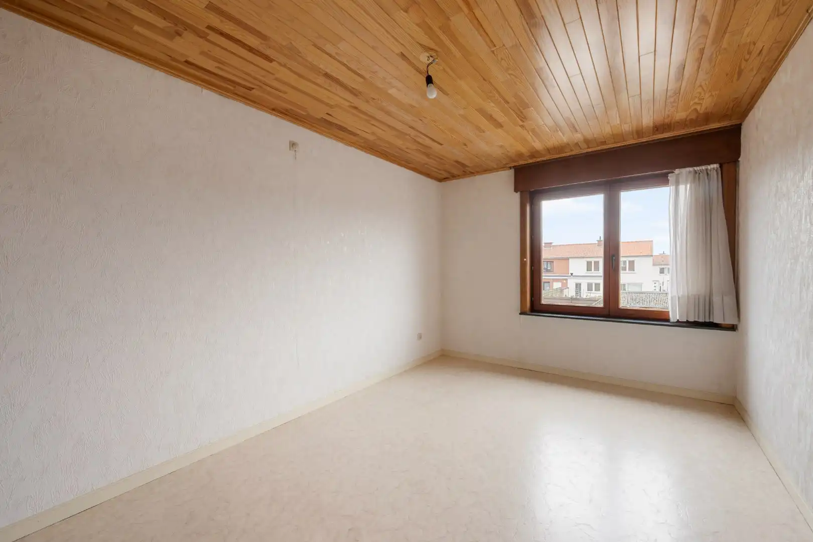 Woning met 4 slaapkamers, tuin, garage en oprit in Dadizele foto 14