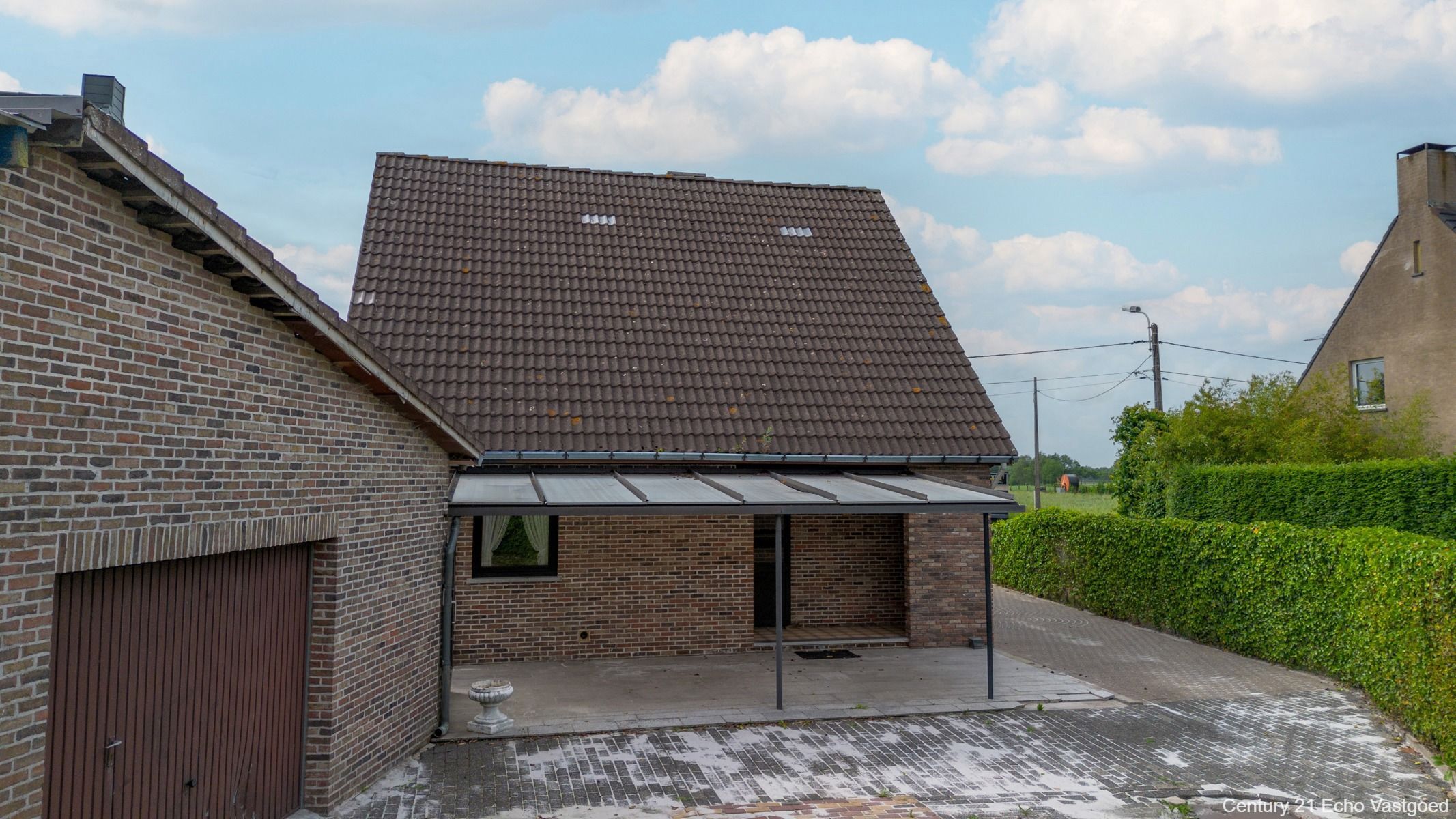 Karakterwoning met hal, garages, parking, tuin op ca 898m² foto 4