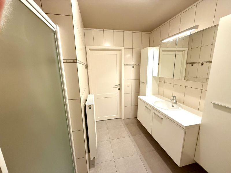 Instapklaar gelijkvloers appartement met 2 slaapkamers, garage en ruim terras foto 16