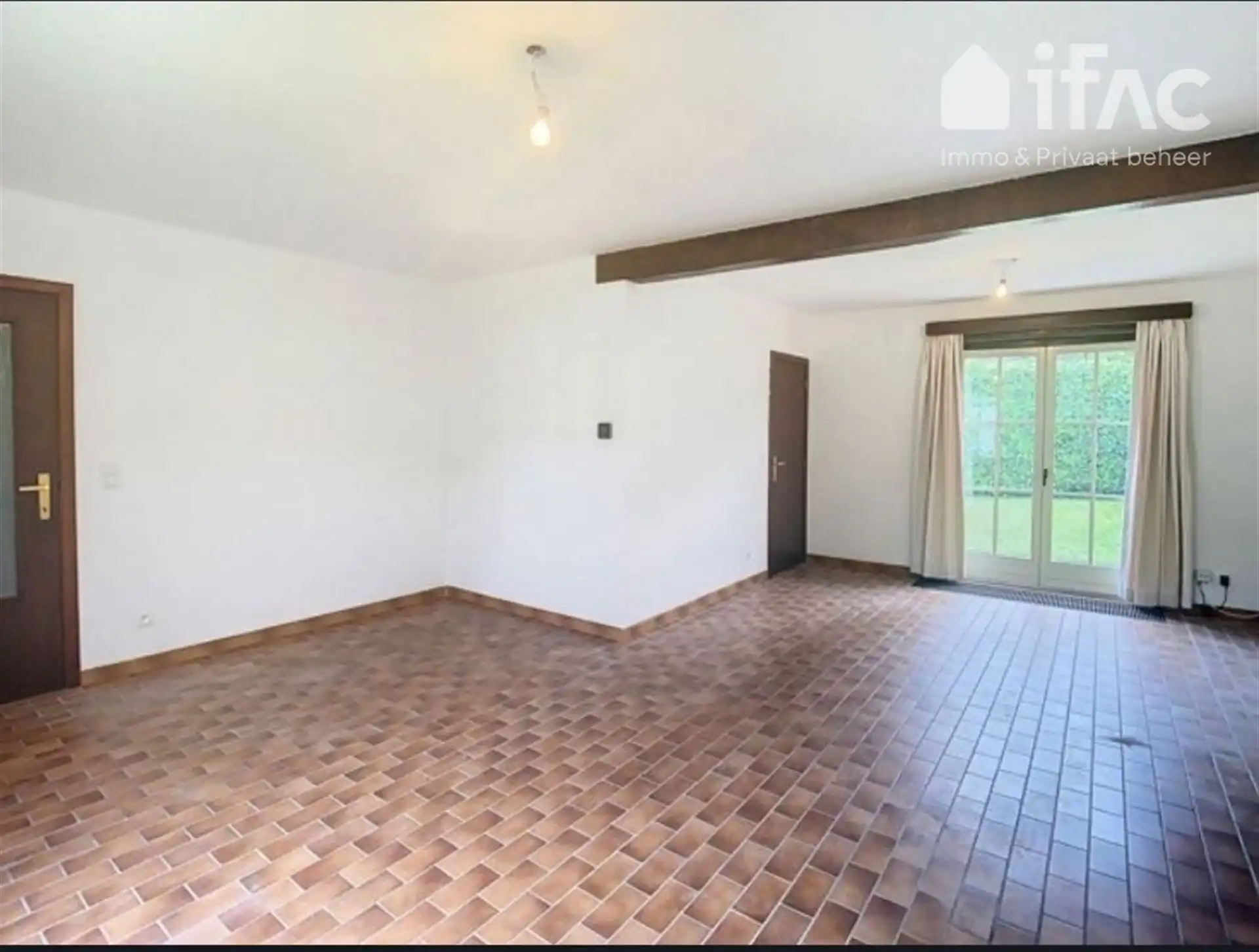 Leuk gelegen 3 slaapkamer woning met zonnepanelen foto 2