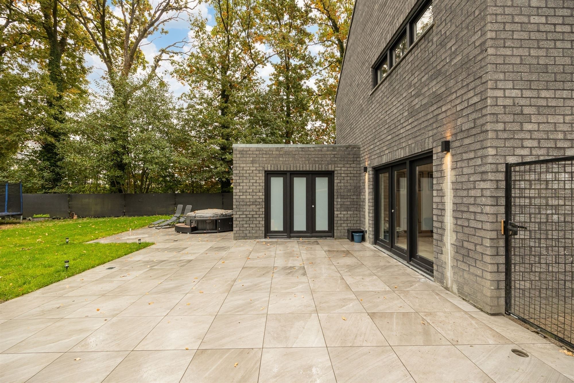 Ruime moderne woning met royale tuin  foto 28
