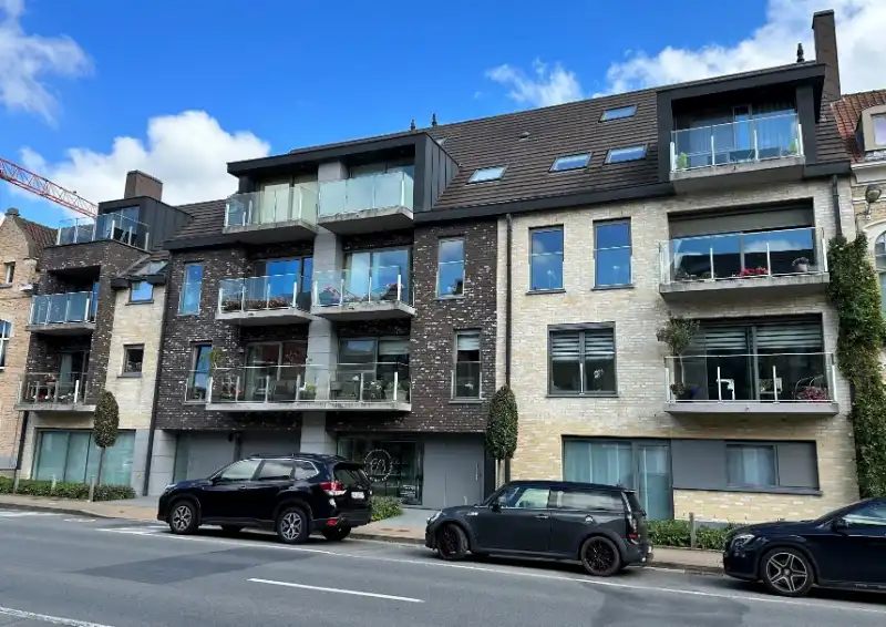 Gelijkvloers appartement met terras en tuintje op een uitstekende locatie in het centrum van het charmante Veurne! foto {{pictureIndex}}