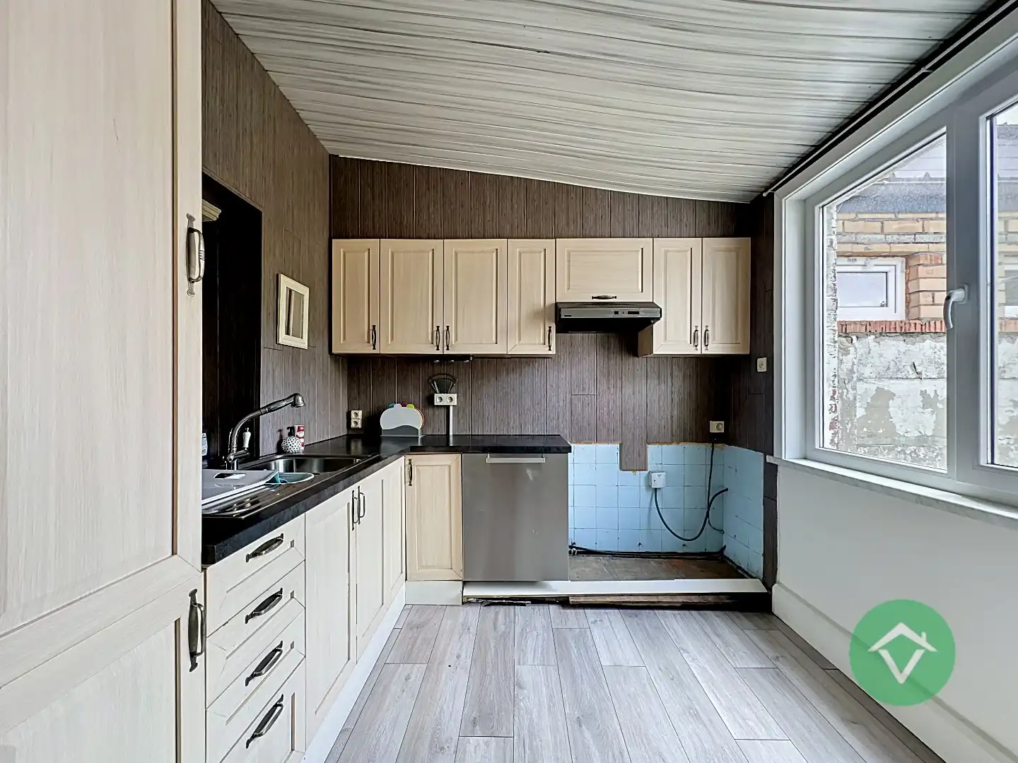 Op te frissen gezinswoning met vier slaapkamers, inpandige garage te Koekelare foto 8