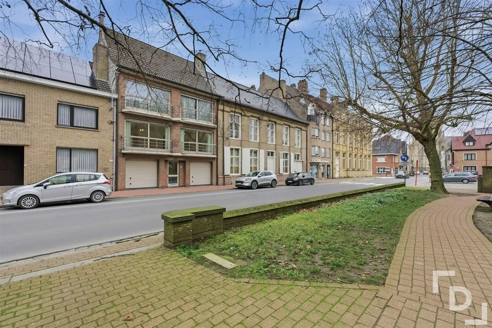 Appartement met 2 slaapkamers en garage te koop in centrum Poperinge. foto 25