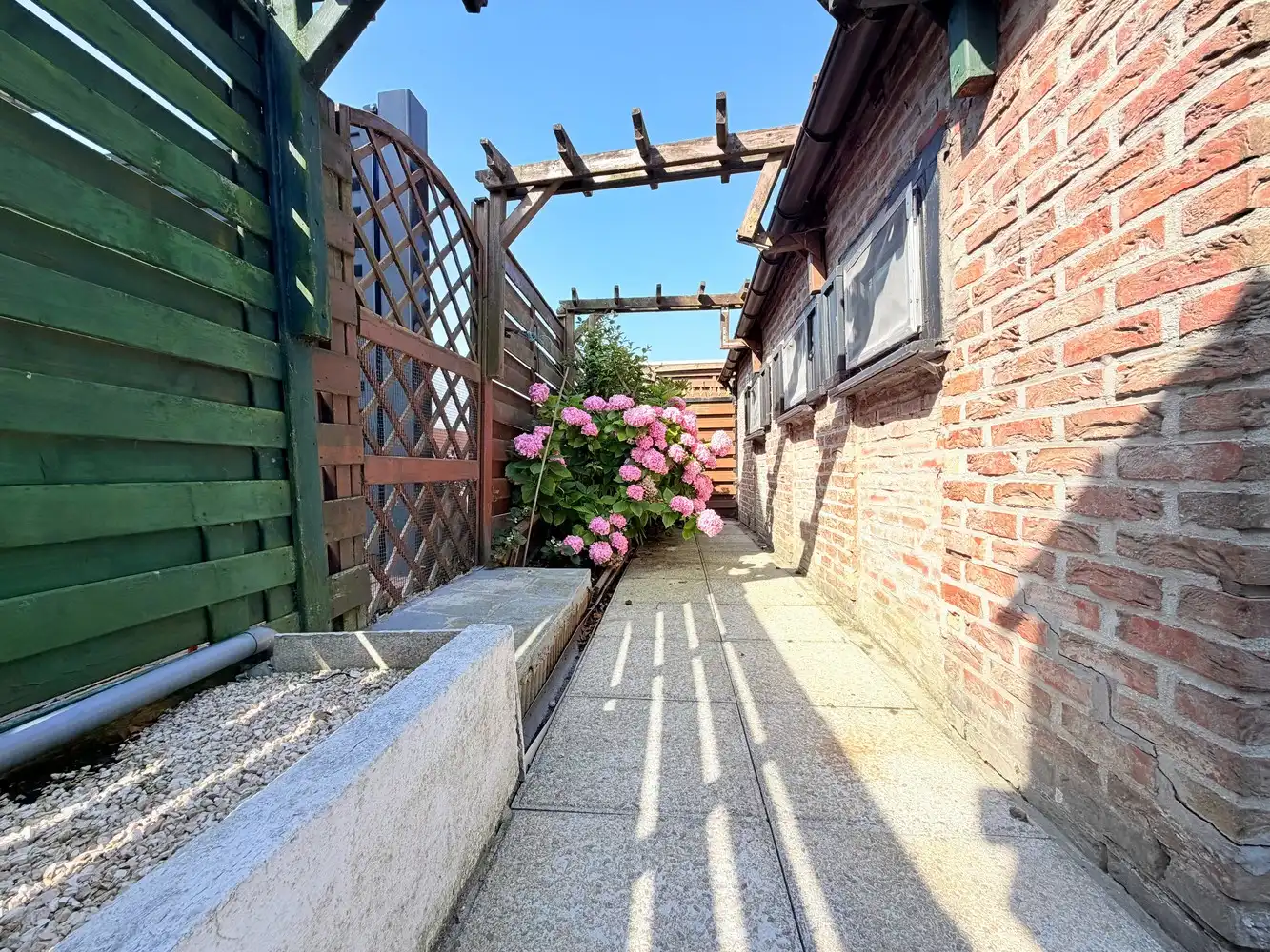 Lichtrijke woning met 2 slaapkamers en zonnige tuin foto 11