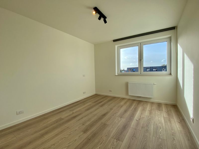 Instapklare recente woning met 4 ruime slaapkamers en carport foto 11