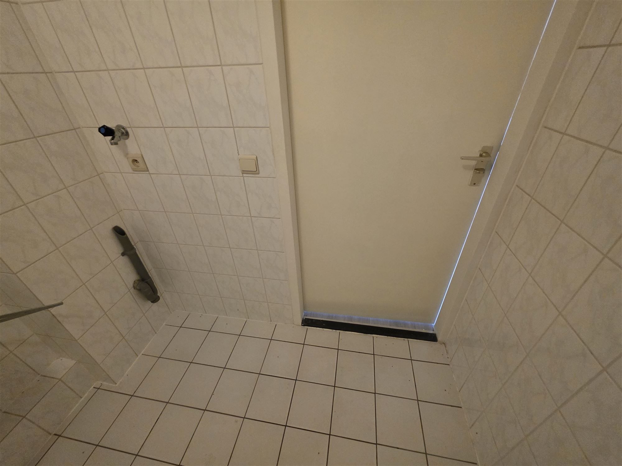 Ruim 2-slaapkamer appartement met overdekte garage. foto 14