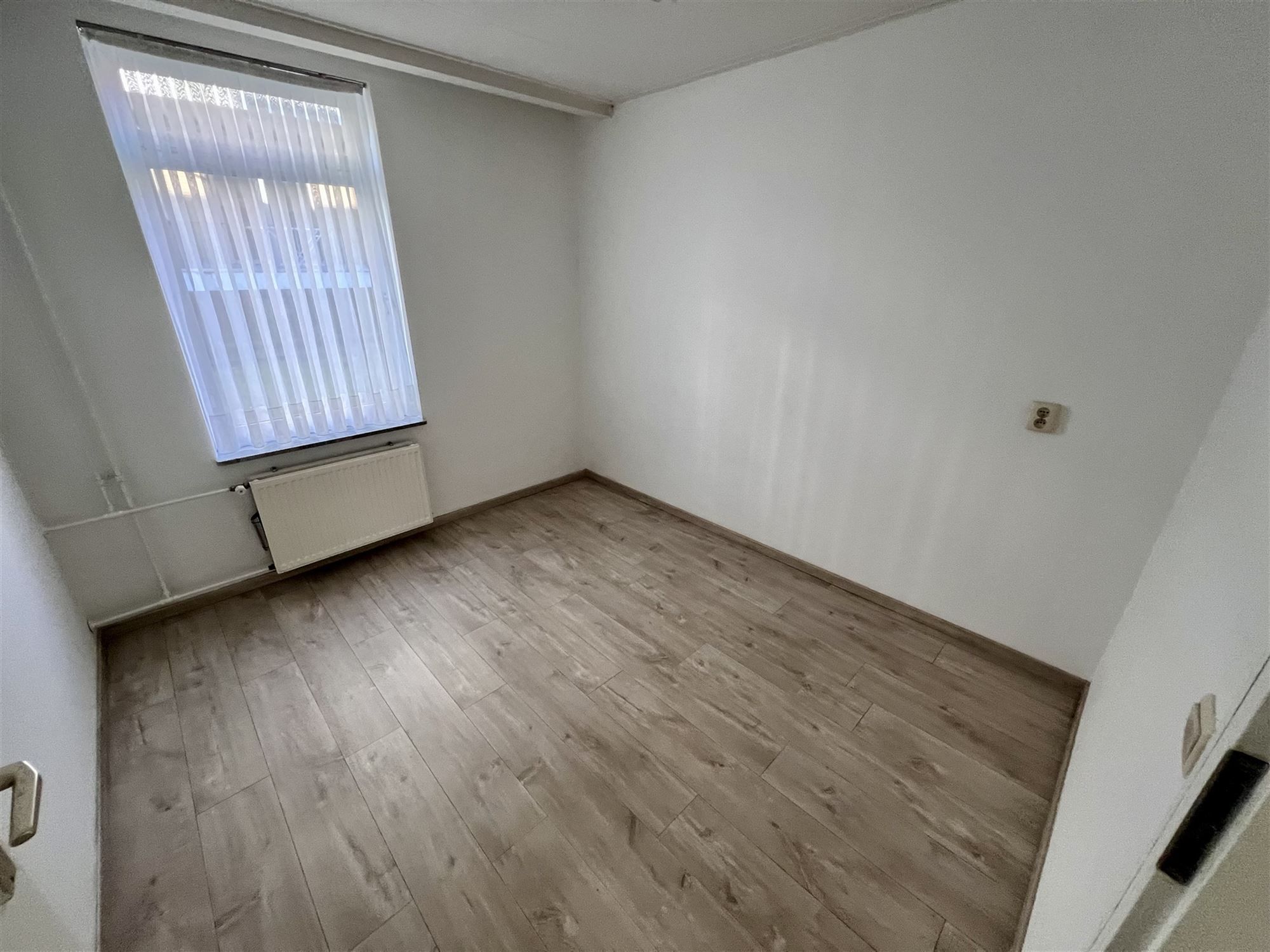 Ruim 2-slaapkamer appartement met overdekte garage. foto 14
