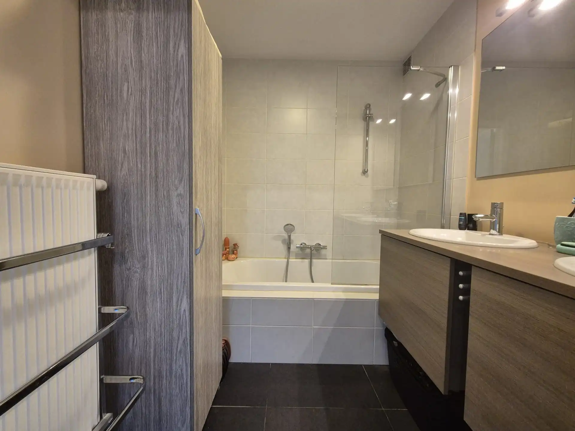Zeer mooi en comfortabel appartement gelegen op tweede verdieping rechts van de residentie. foto 22