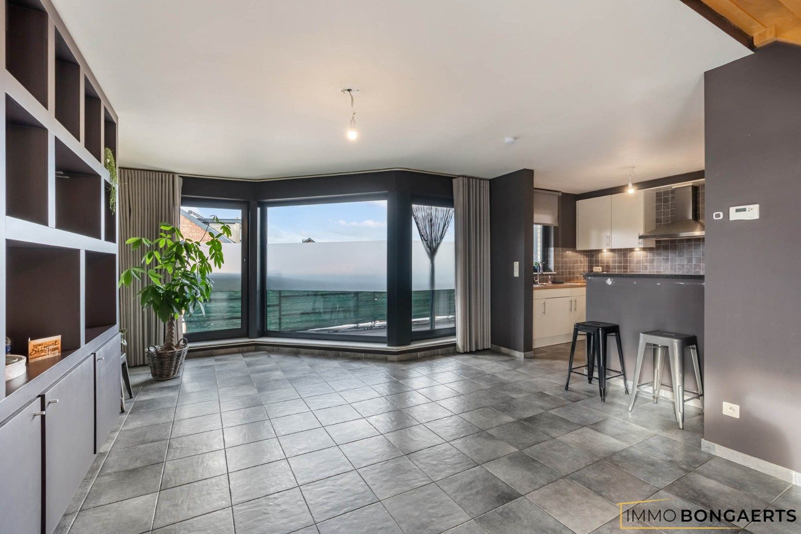 Ruim duplexappartement met 4 slaapkamers foto 3