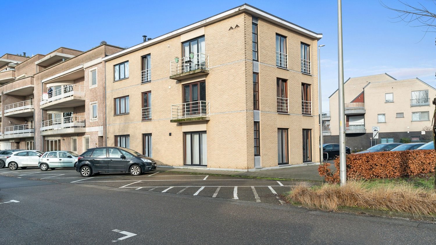 Gelijkvloers appartement te huur in het centrum van Paal foto {{pictureIndex}}