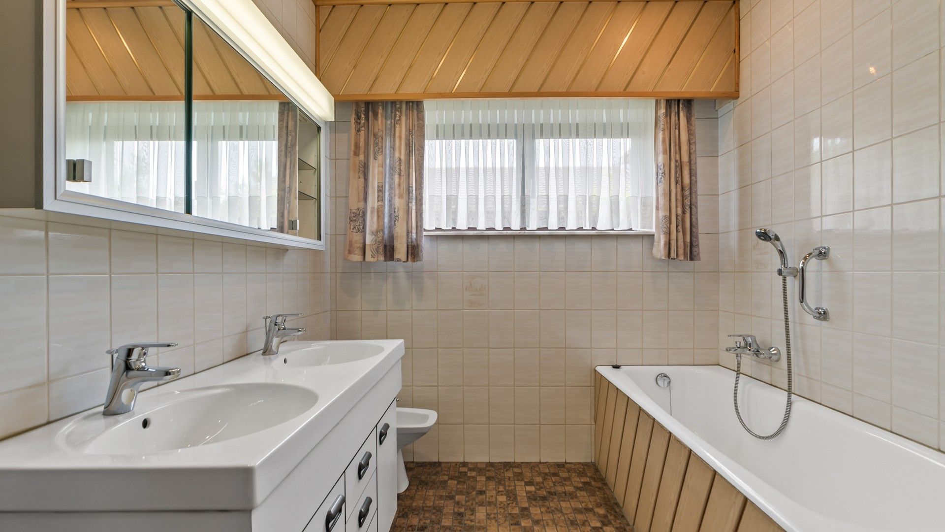 Ruime gelijkvloerse woning met potentieel op rustige locatie foto 13