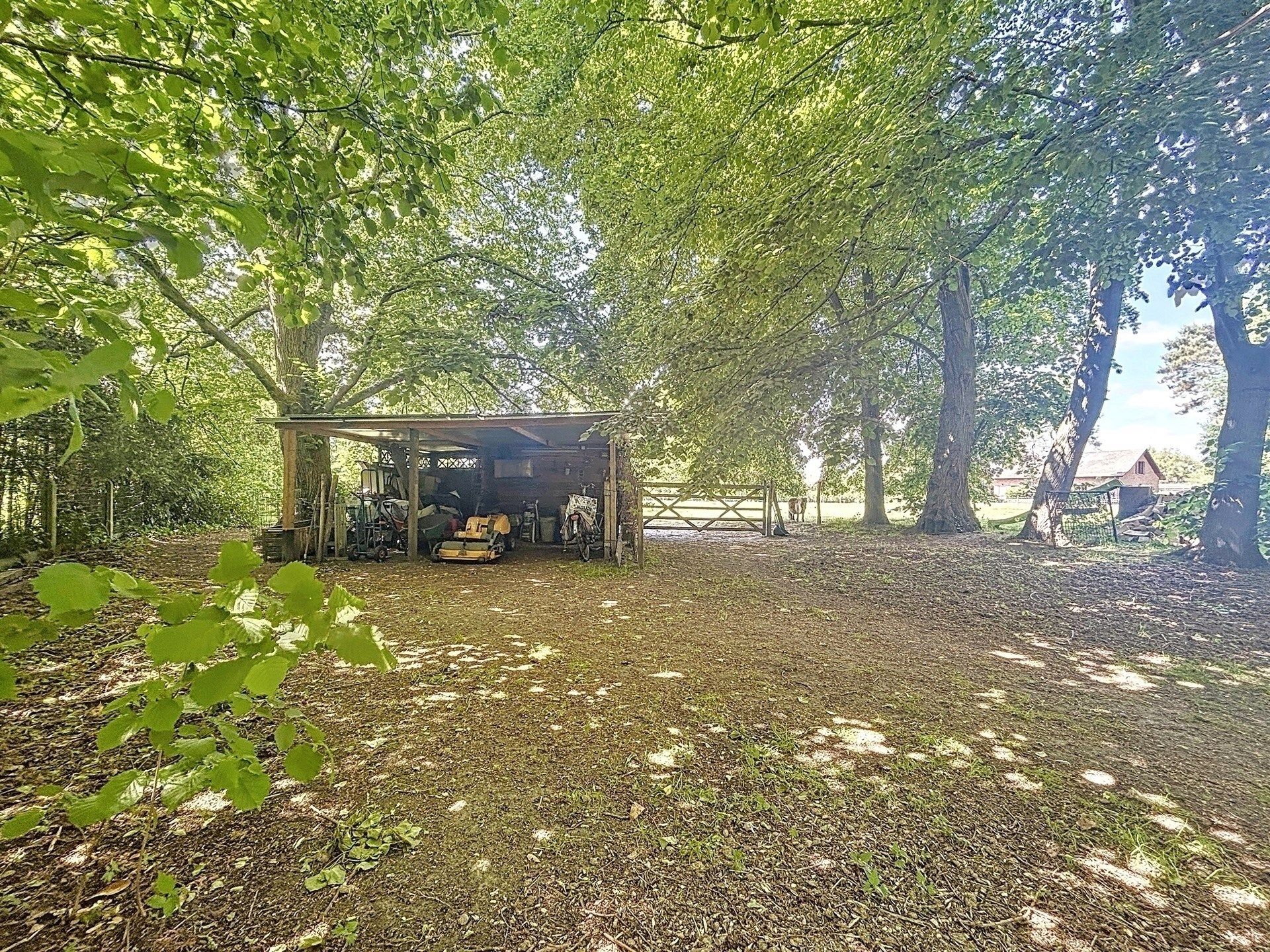 Rustig gelegen woning met (paarden)weide op perceel van 6760 m² foto 22