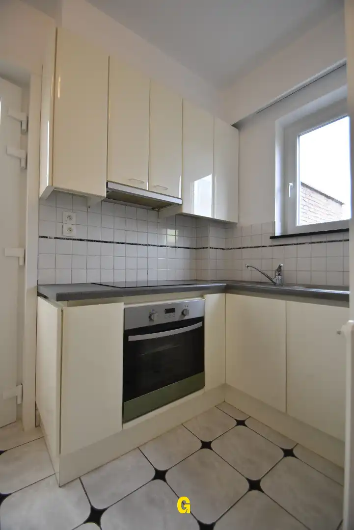 Halfopen woning met drie slaapkamers, tuin en twee garages in hartje Bilzen foto 13