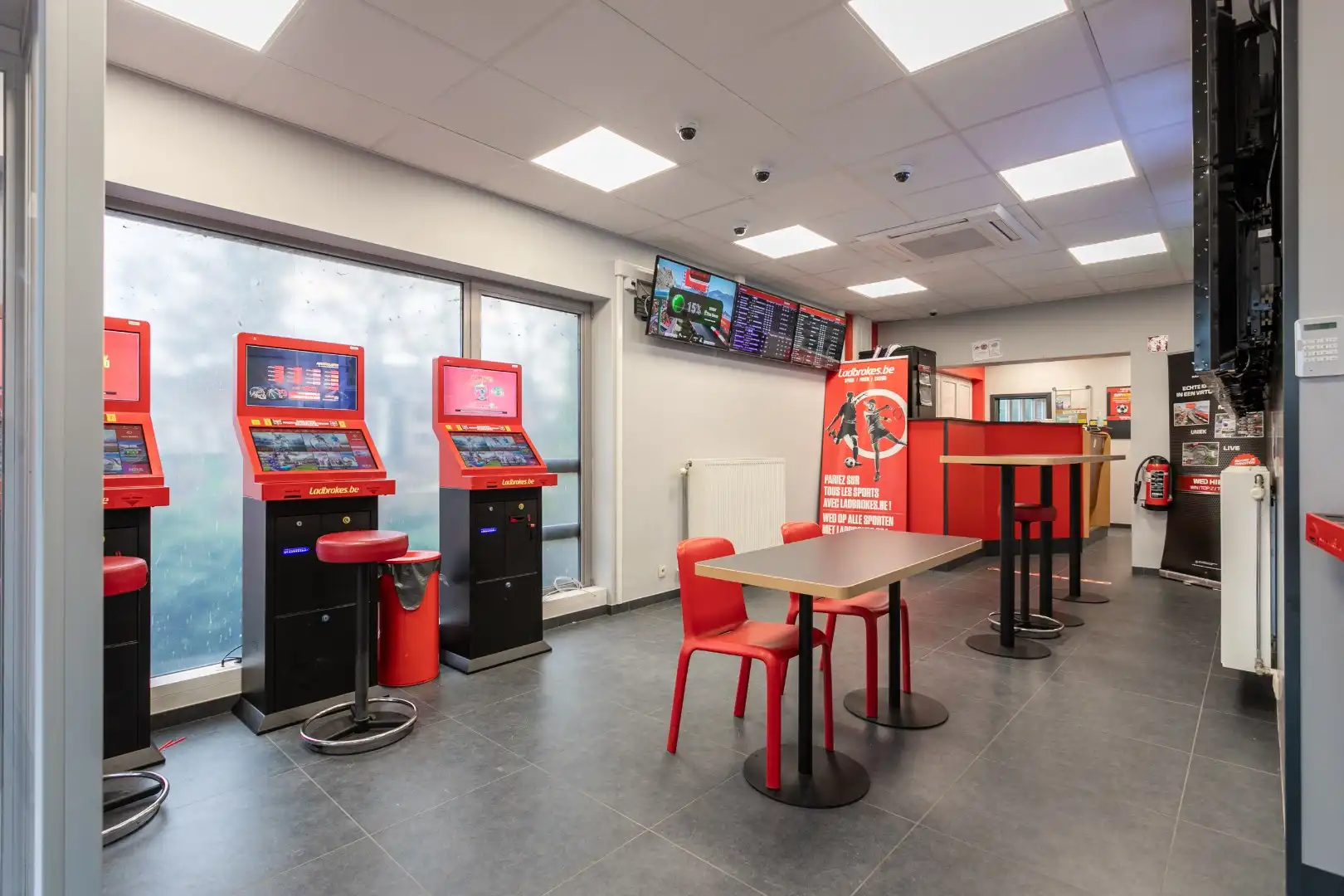 opbrengsteigendom: commercieel glv en 3 appt foto 4