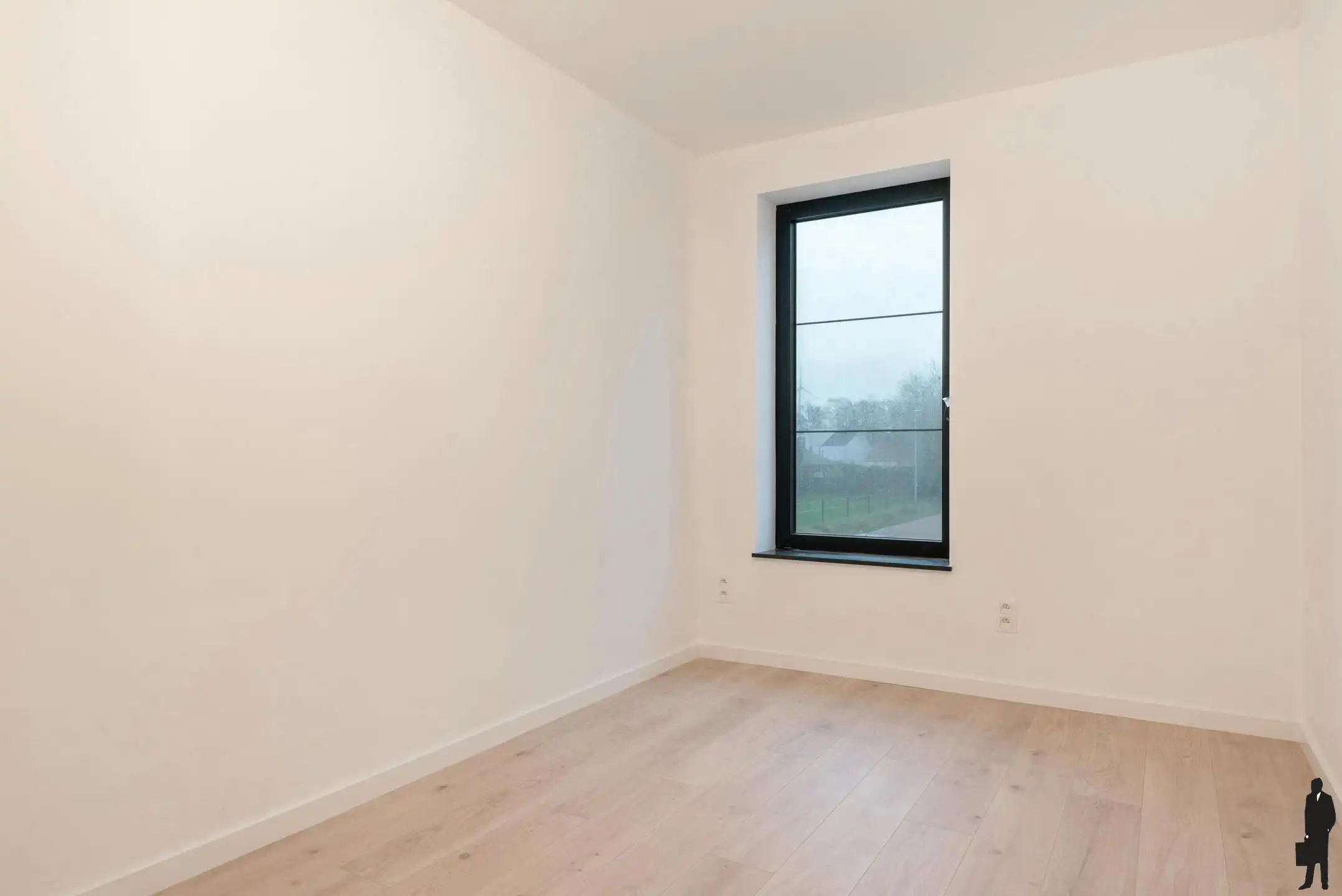 Instapklare nieuwbouw halfopen bebouwing met tuin en garage foto 13