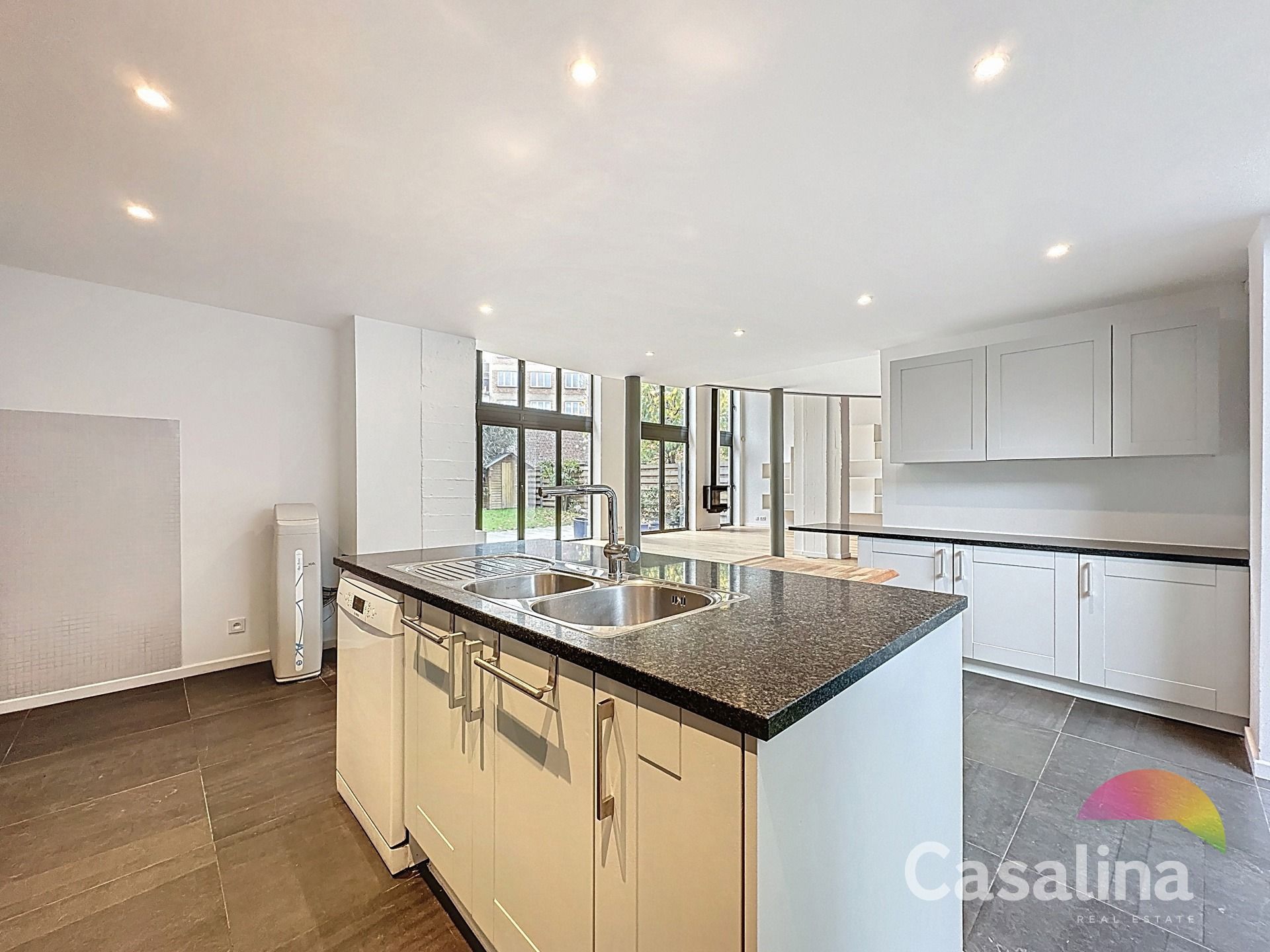 Loft van 281 m² met tuin foto 14