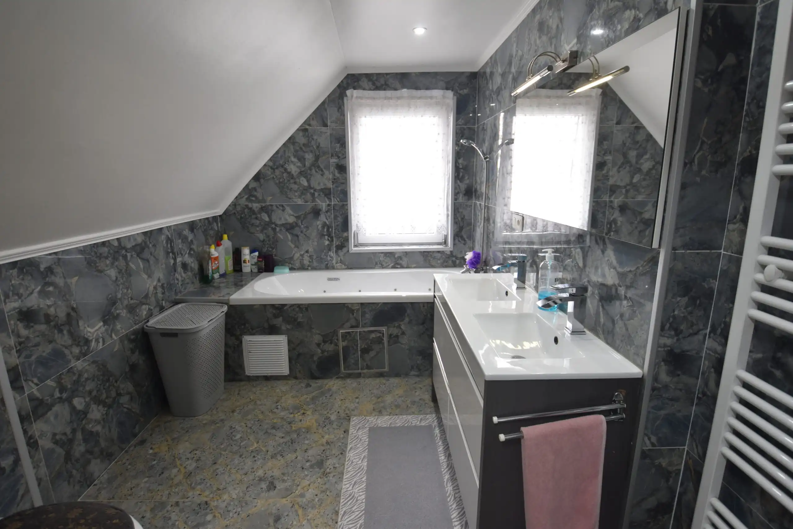 Gezellige woning met garage, veranda en 4 slaapkamers in Nieuwkerken foto 21