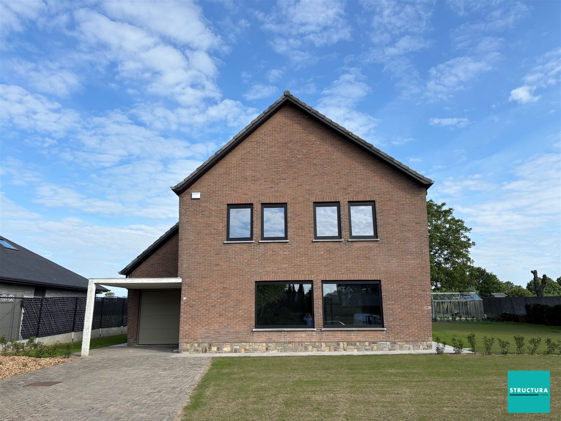 Volledig gerenoveerde woning gelegen op een rustige locatie foto {{pictureIndex}}
