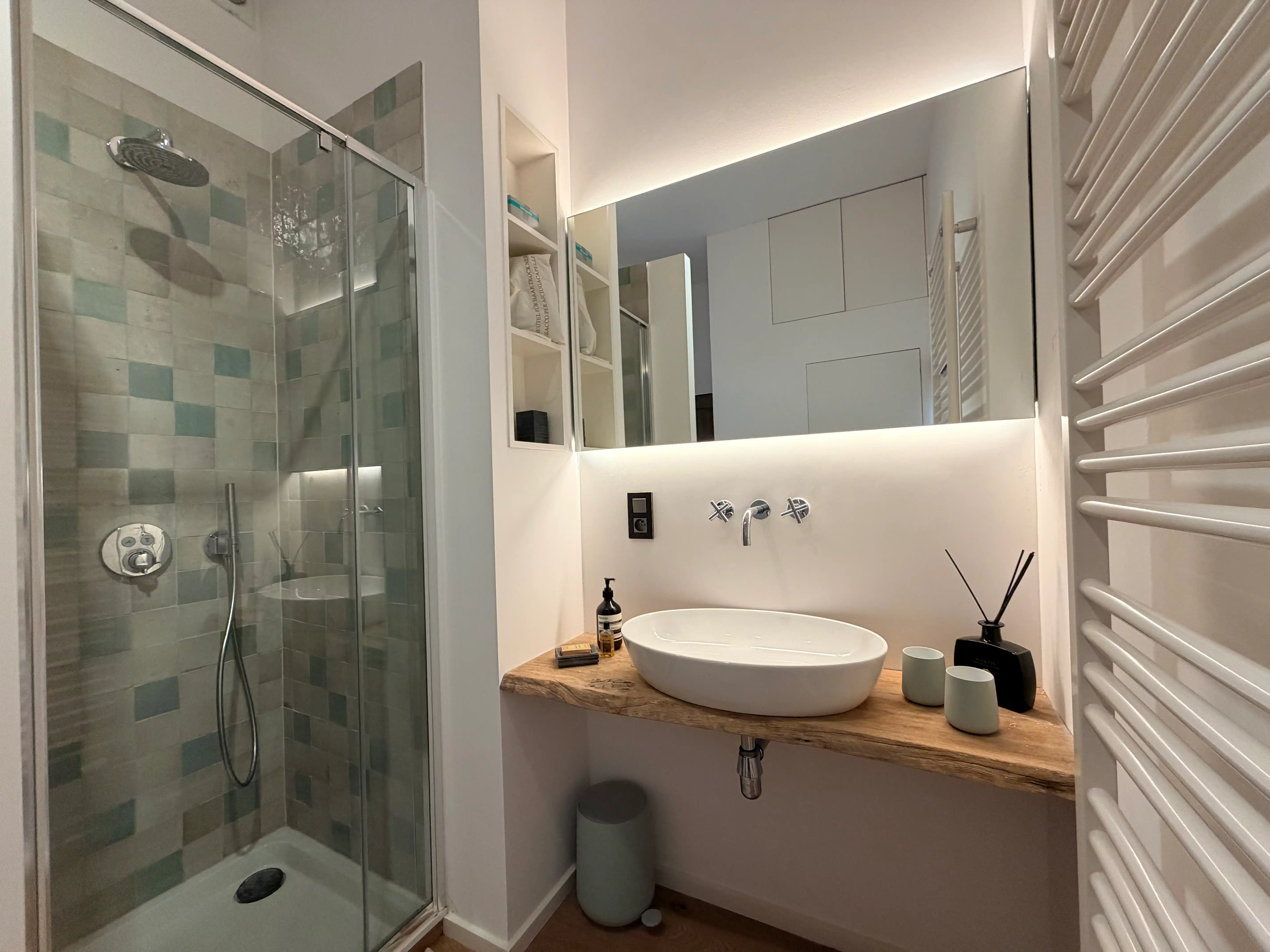 --- NIEUW --- Ideale cohousing woning: high-end gerenoveerde 2-slaapkamerwoning met elk een eigen douche in centrum Gent! foto 17