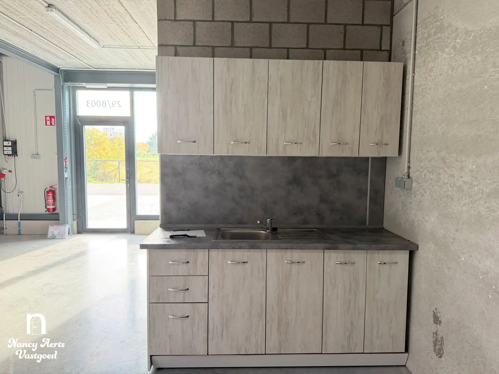 Instapklare KMO-unit van 180m² met kantoorruimte in Beringen foto 7