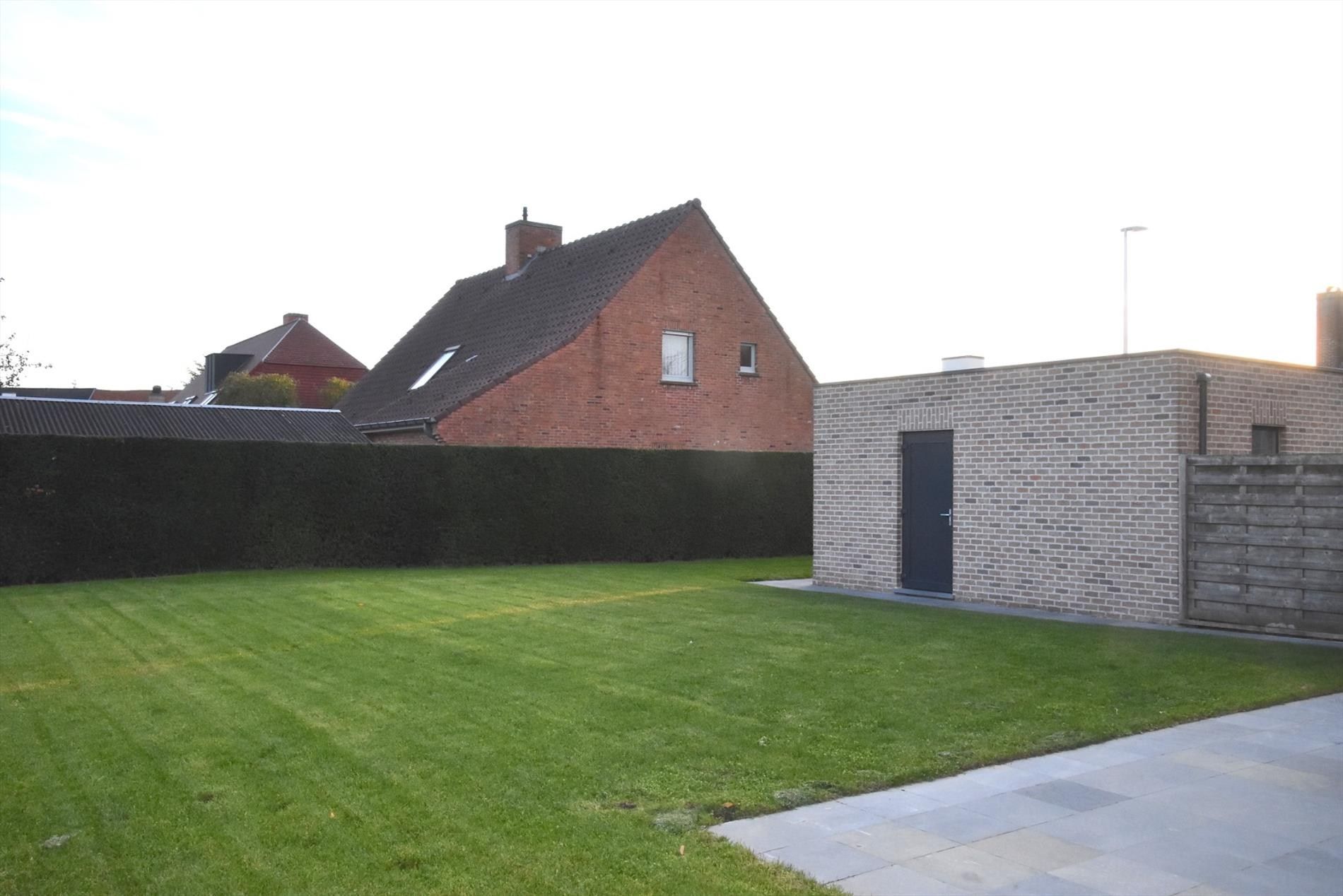 Heel mooie koppelwoning te huur in centrum Wevelgem! foto 18