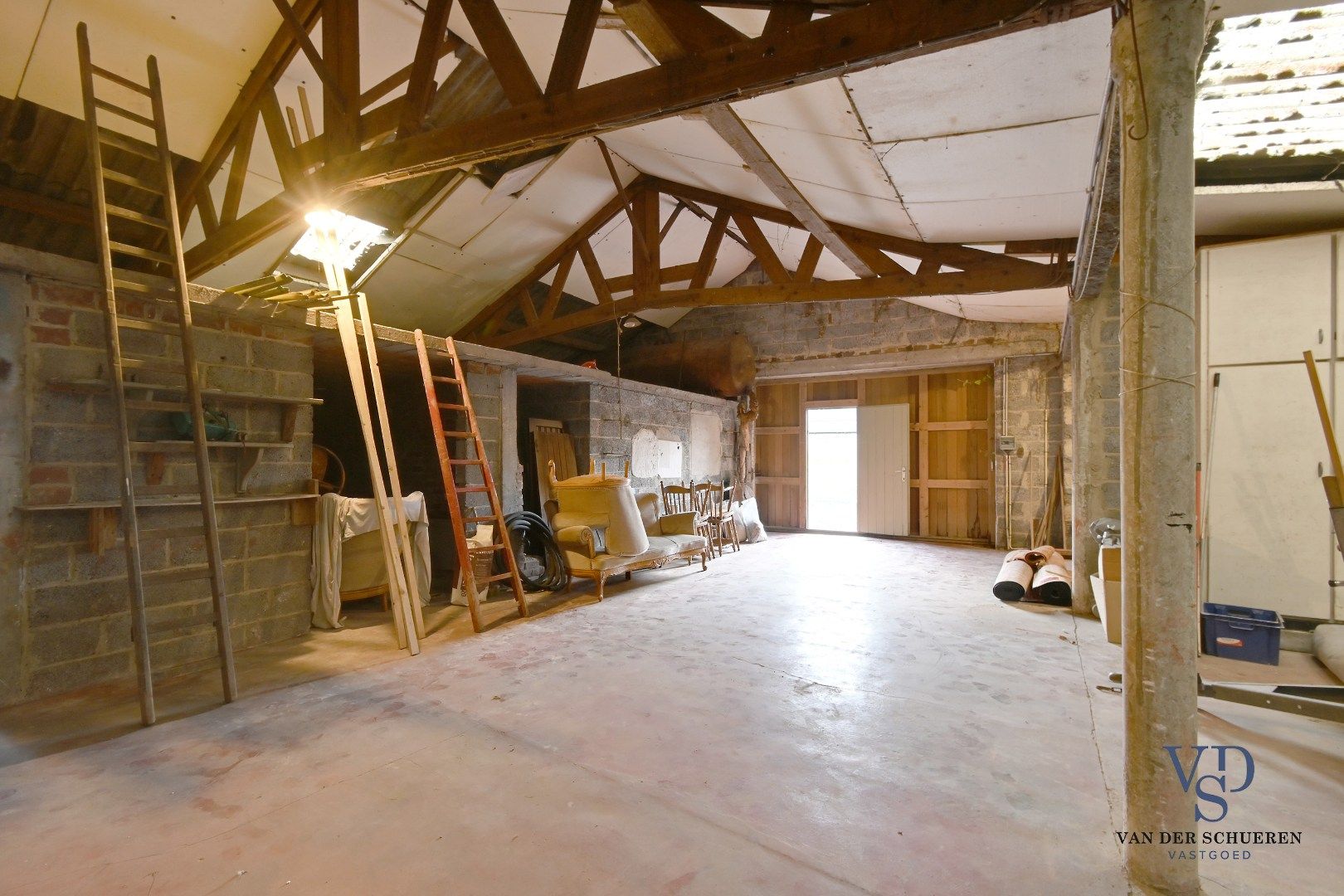 Bungalowwoning met afzonderlijke loods foto 29