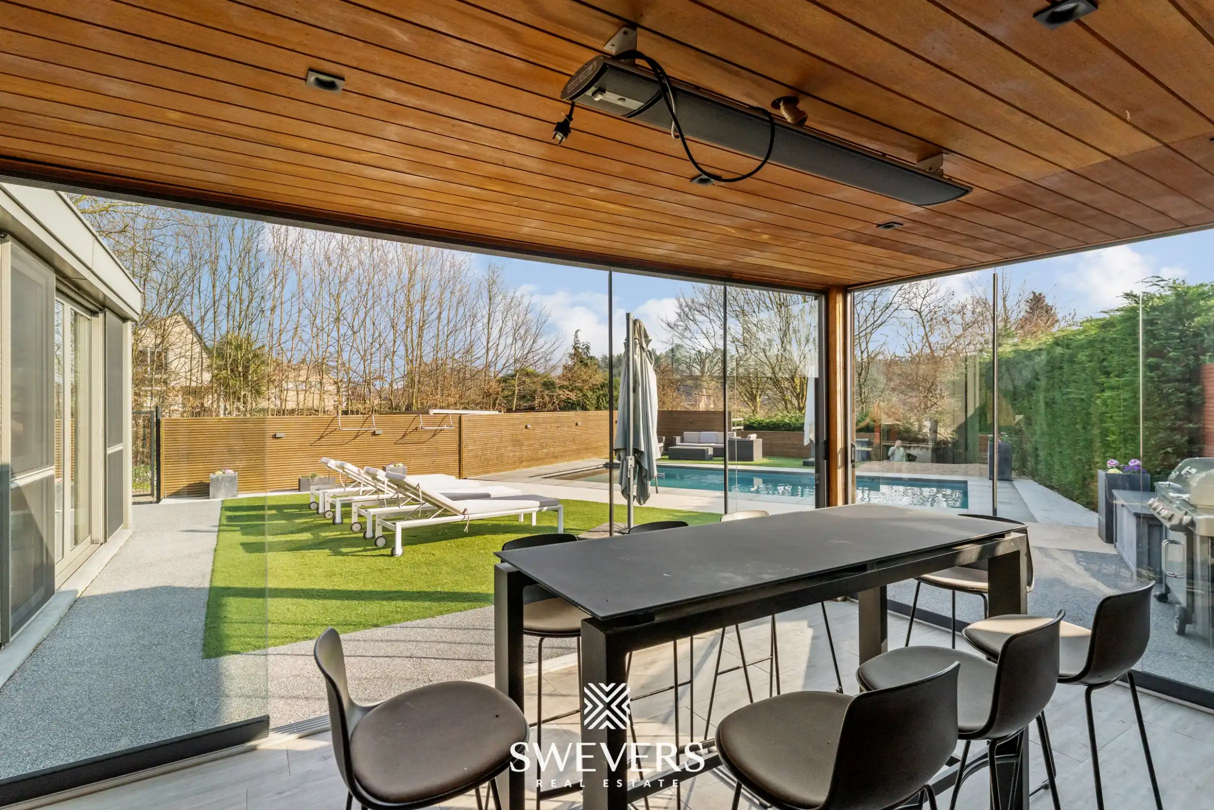 Ruime halfopen woning met zuidoostgerichte tuin en zwembad foto 17