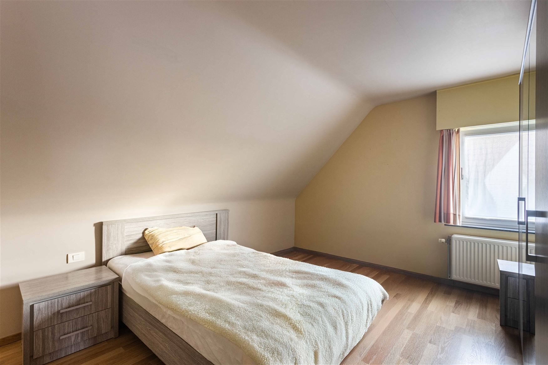 Ruime gezinswoning met zonnige tuin in Lievegem. foto 17