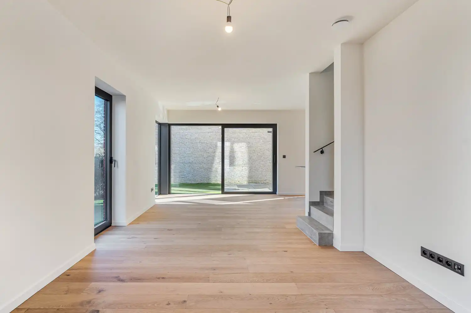 Instapklare nieuwbouw rijwoning met 3 slaapkamers en zonnig terras in het centrum van Borgloon foto 3