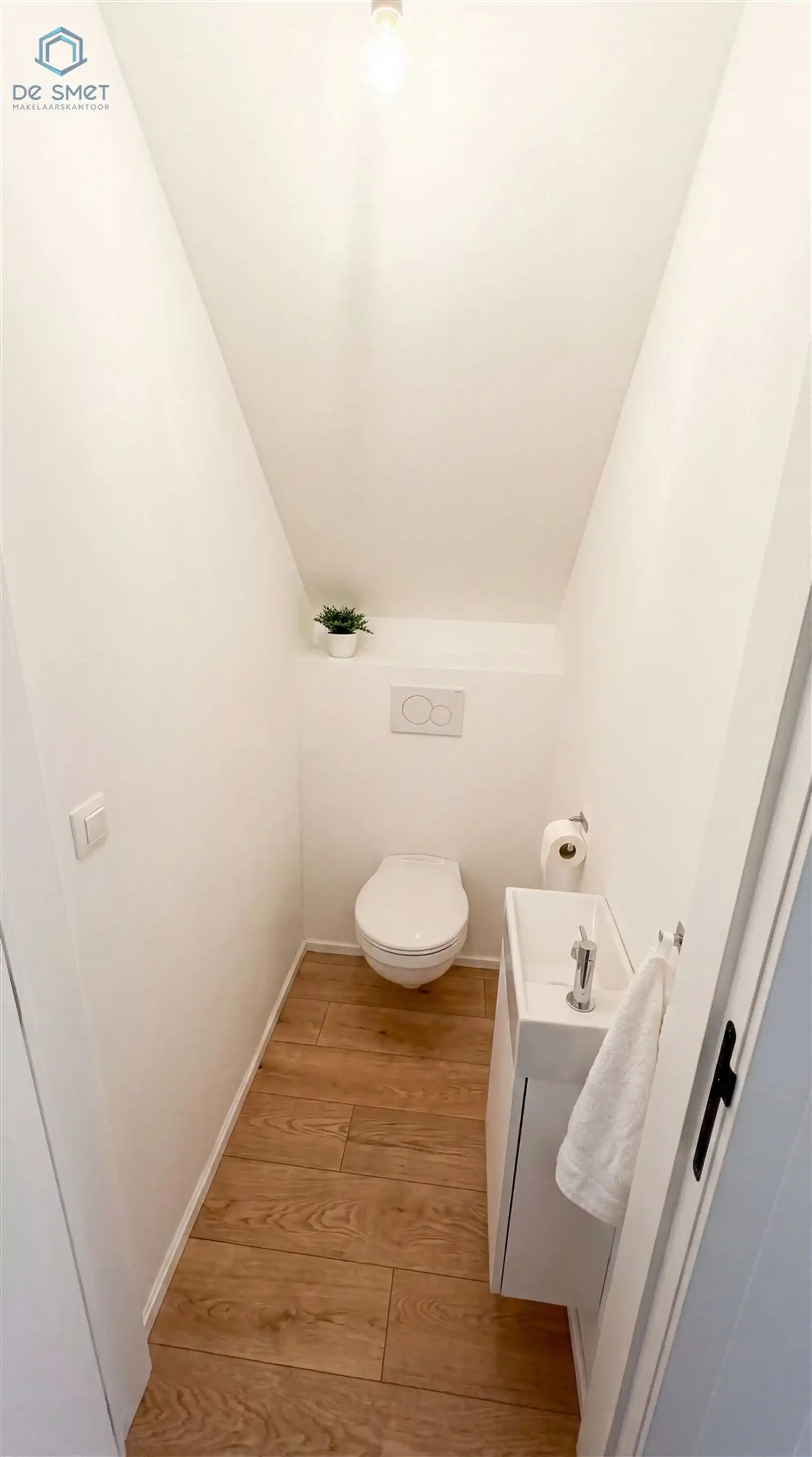 Bureelgebouw foto 8