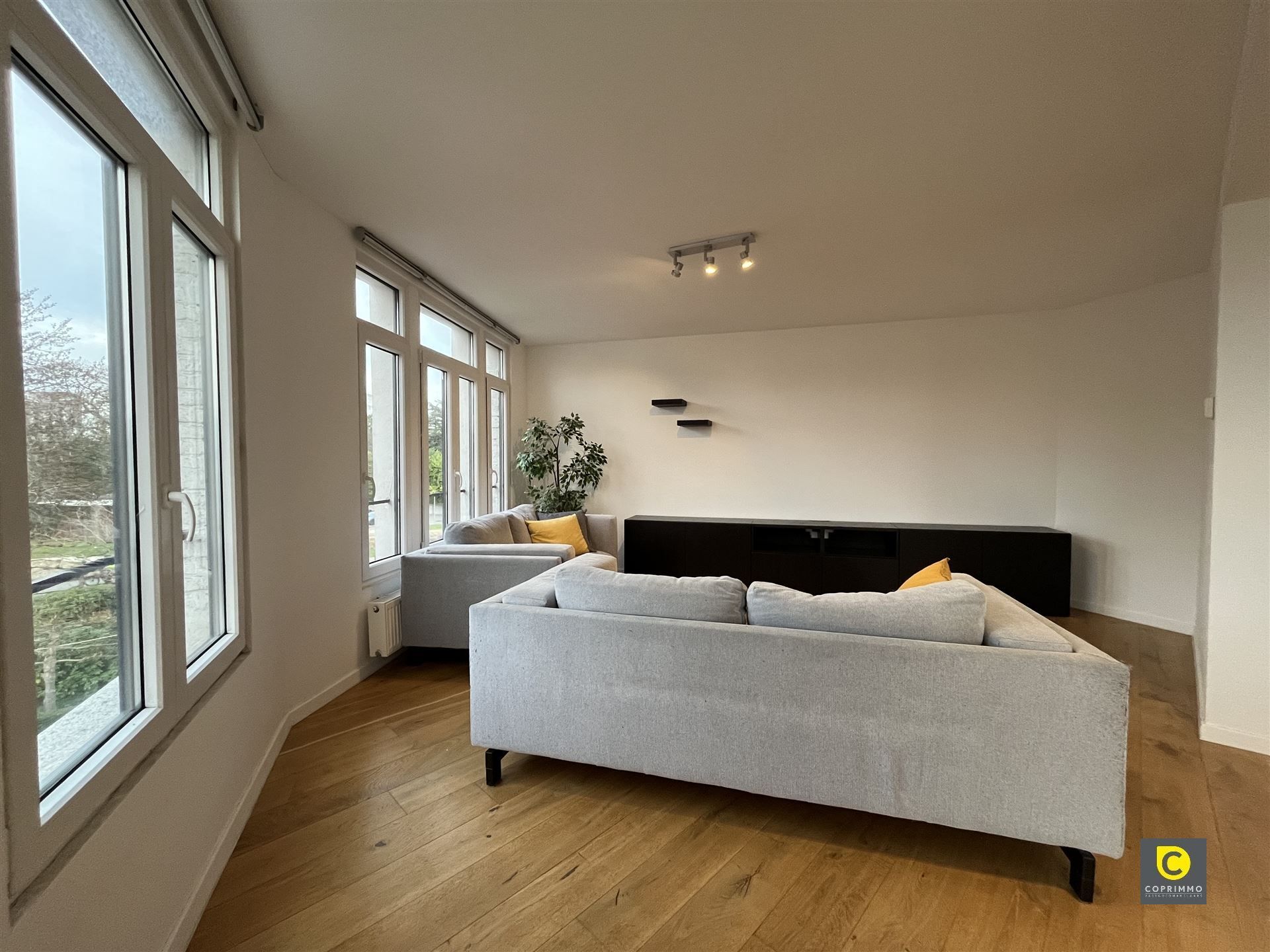 Lichtrijk hoekapp met 2 slpks! foto 2