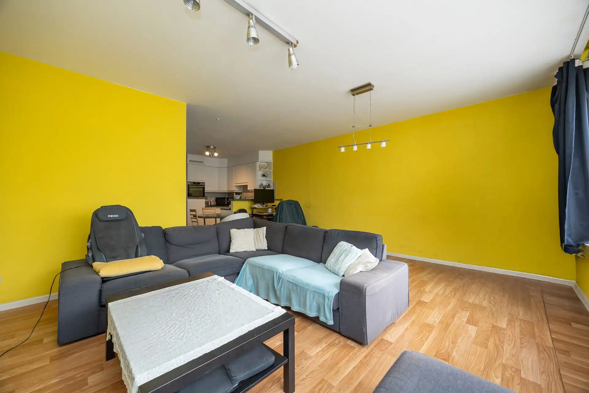 Twee slaapkamer appartement op gunstige locatie + garagebox foto 3
