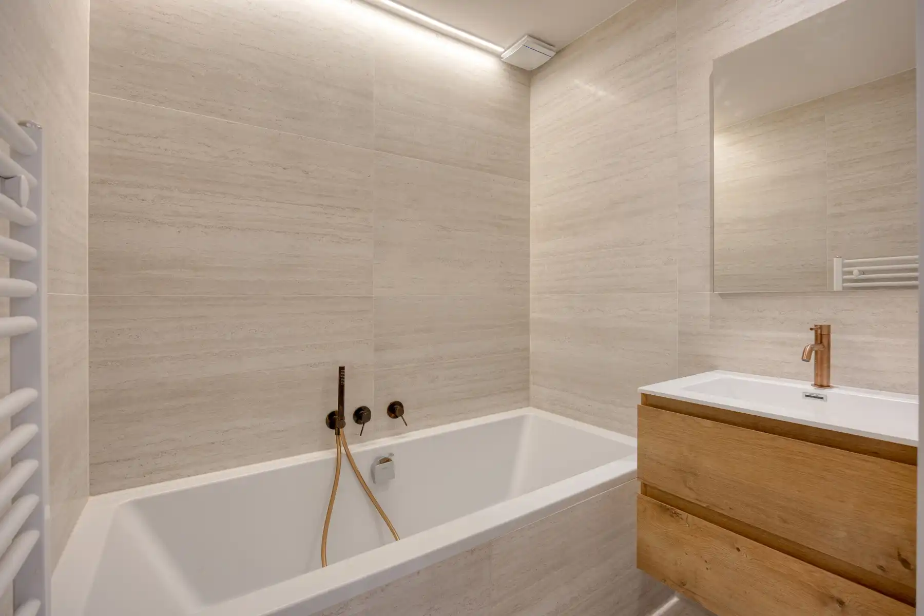 Stijlvol gerenoveerde woning met 3 slaapkamers  foto 18