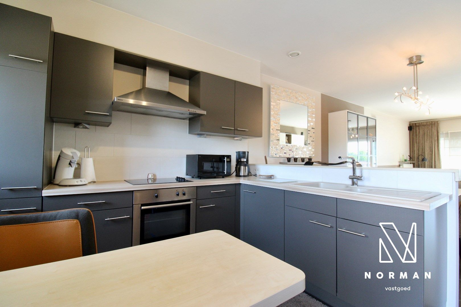 Prachtig appartement met 2 terrassen en garage in Heule! foto 6