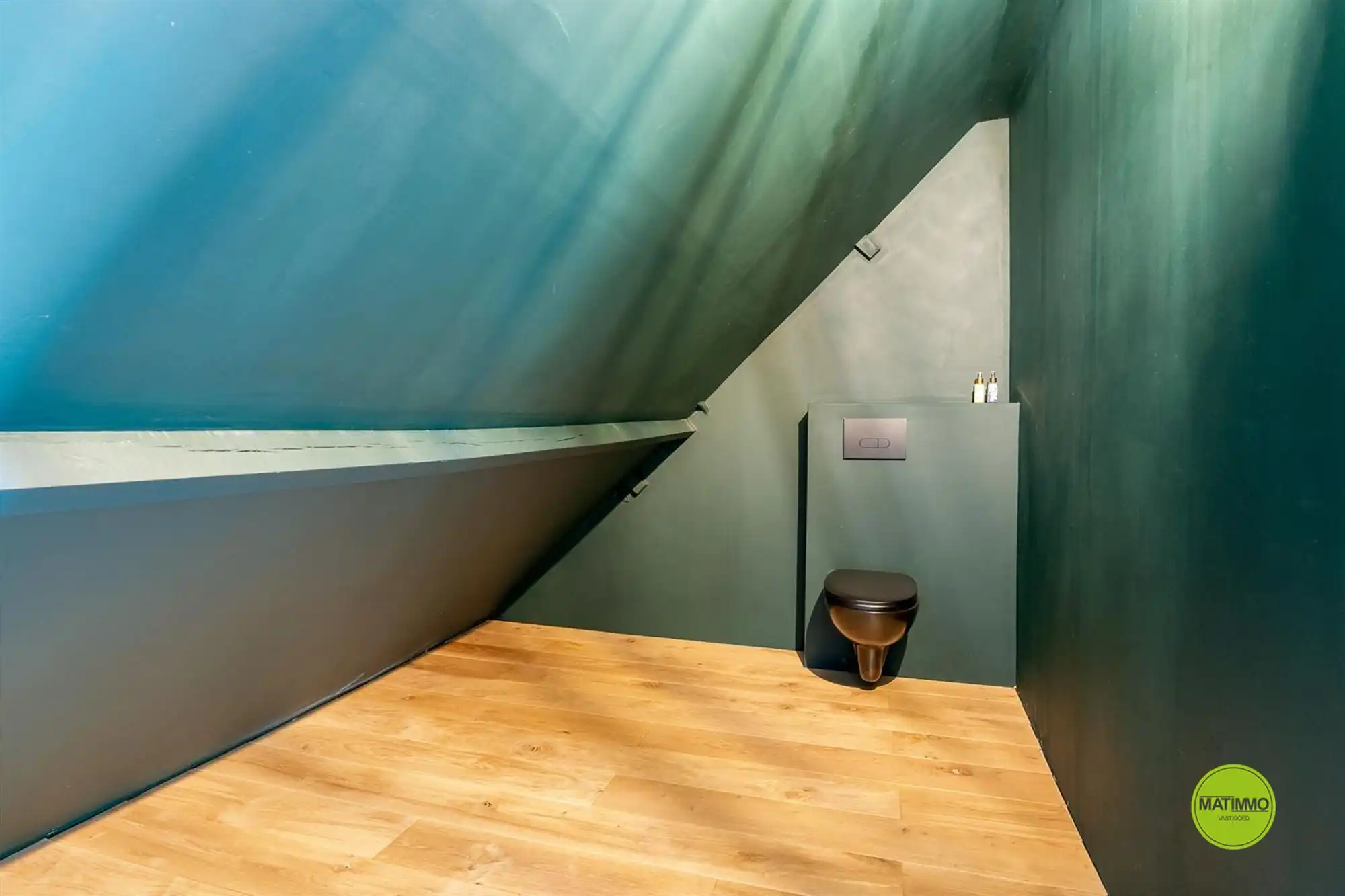 Luxueus gerenoveerde woning met groot stuk grond  foto 37