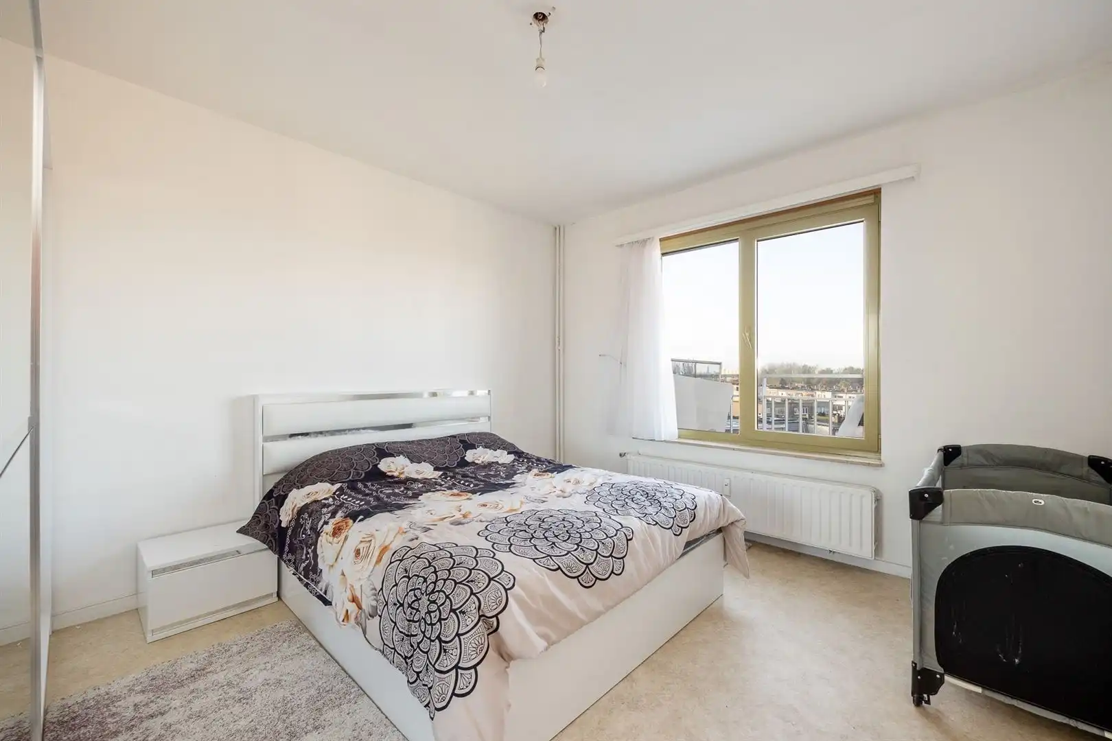 Appartement met 2 slaapkamers, terras en parking foto 11