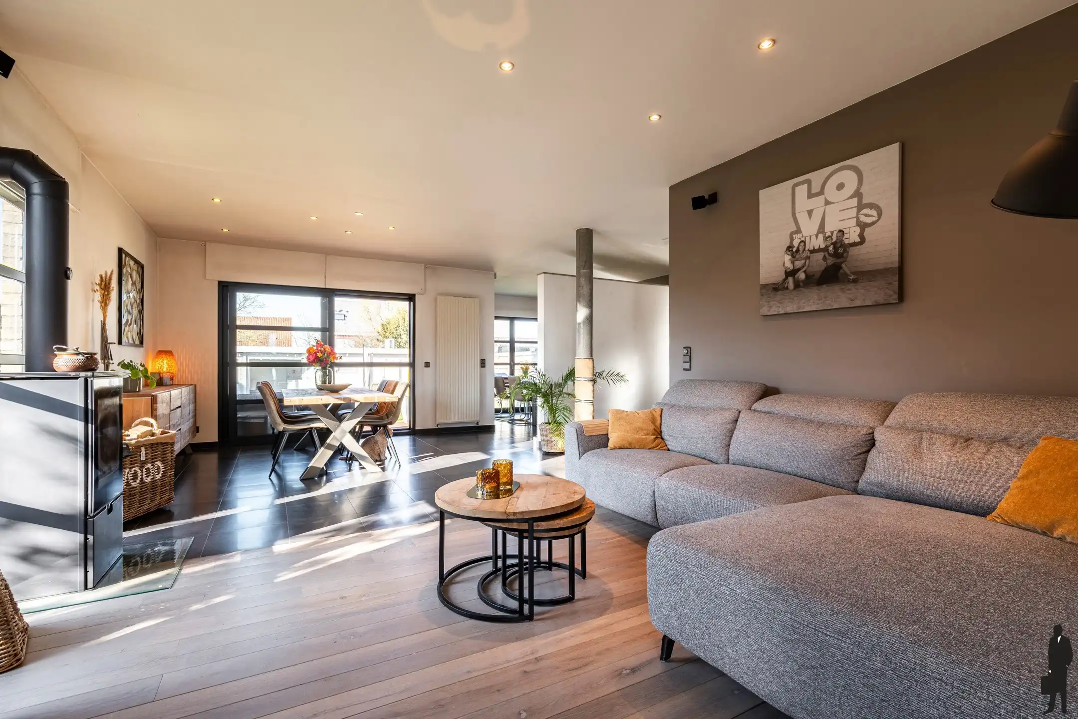 Hoogwaardig afgewerkte, ruime, recente woning met 5 slpk. foto 4