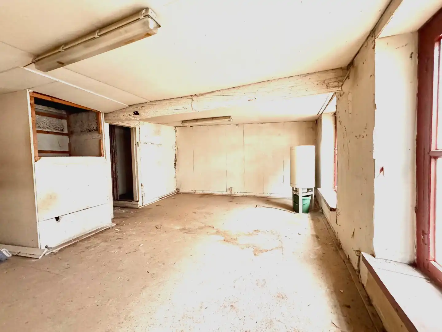 Charmant te renoveren handelspand  foto 11