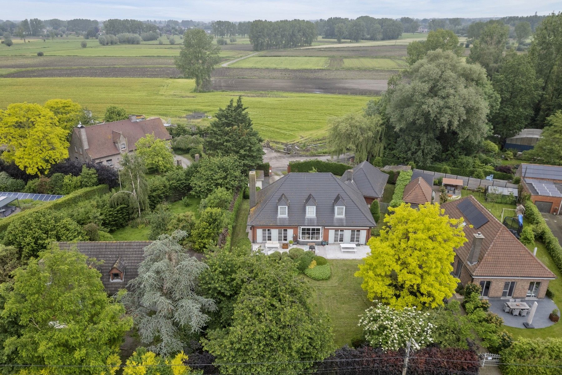 Prachtige villa met 5 slaapkamers in het groene Lokeren foto {{pictureIndex}}