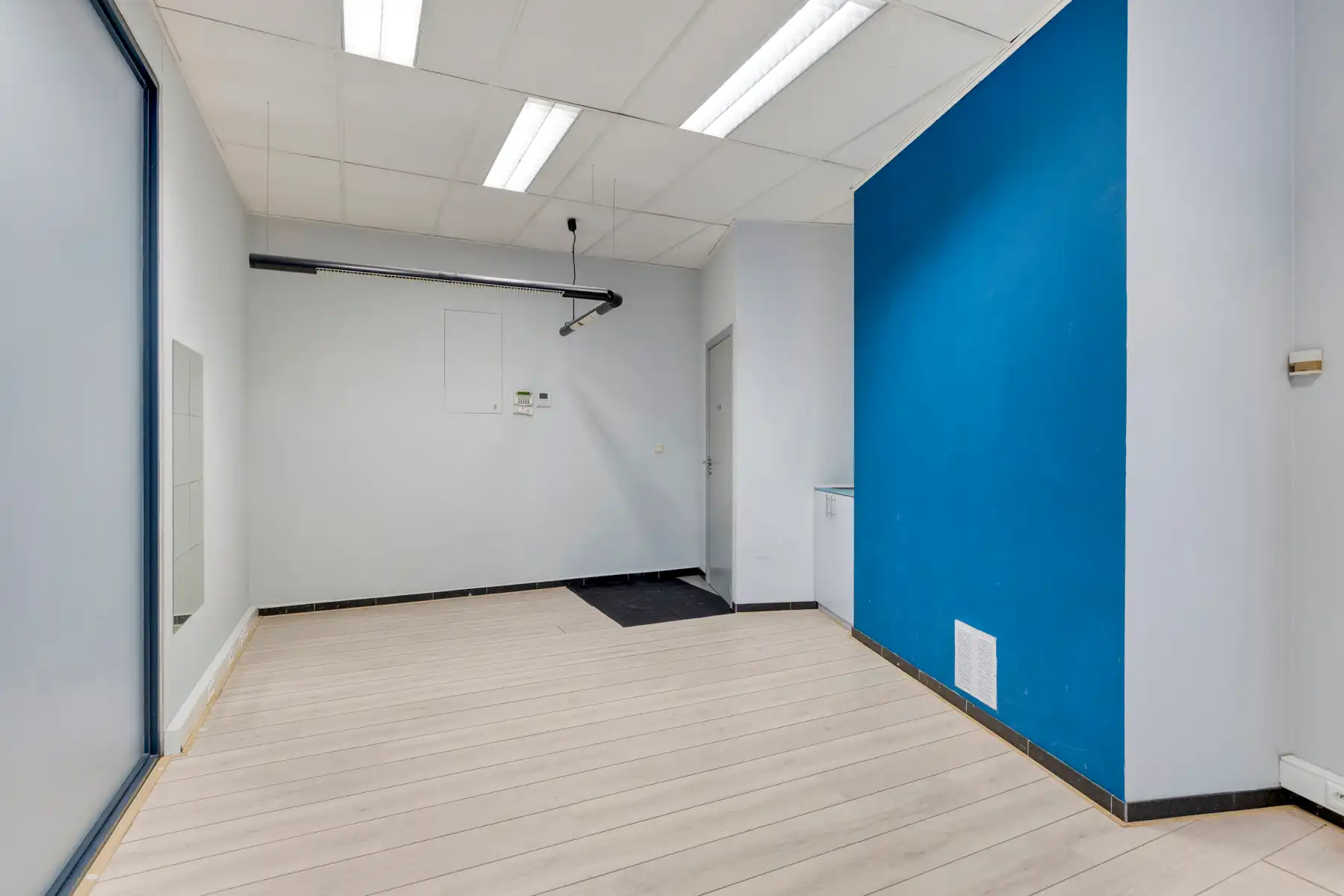 Topgelegen kantoorruimte voor medische praktijk foto 18