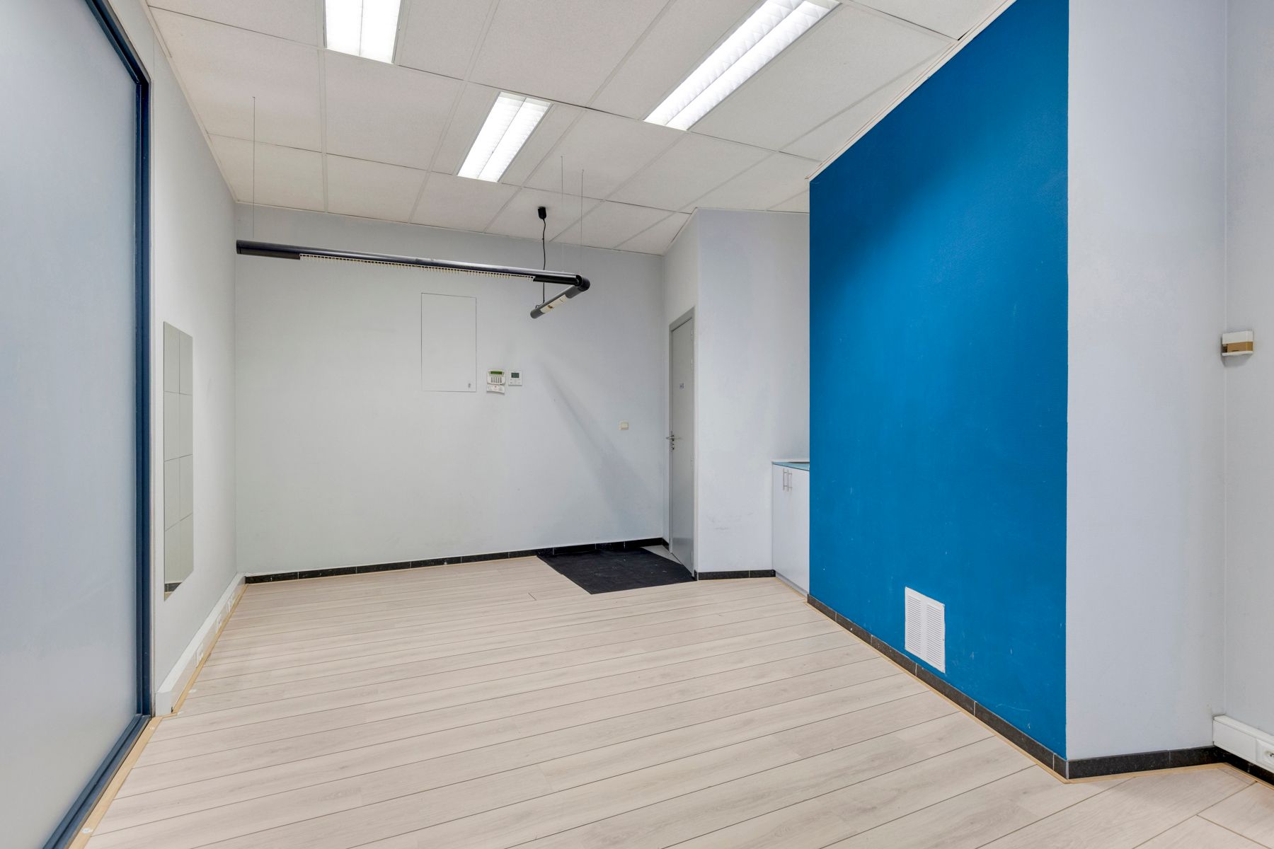 Topgelegen kantoorruimte voor medische praktijk foto 18