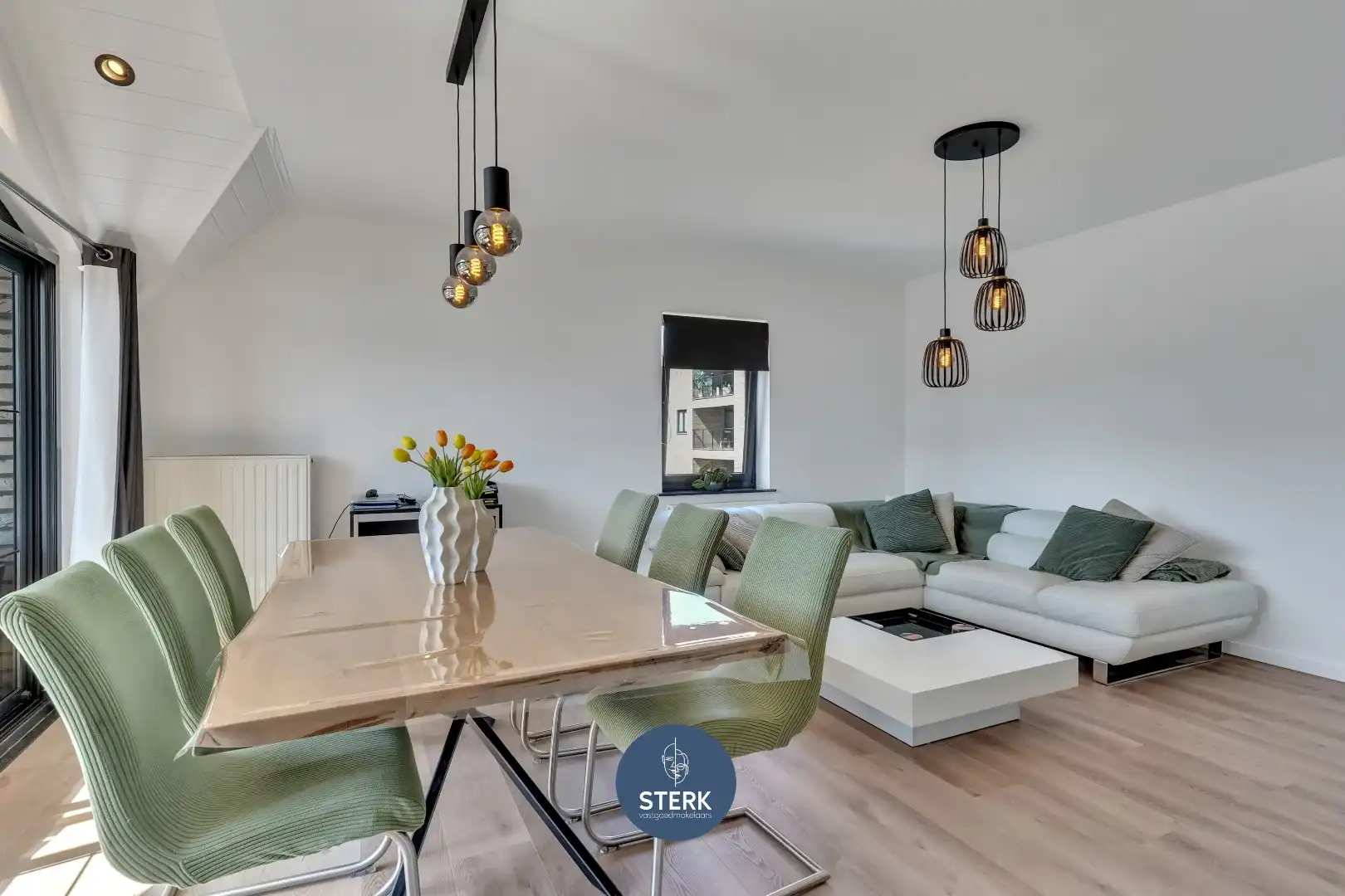 APPARTEMENT MET VERHUURDE STUDIO + 2 GARAGES IN HET CENTRUM VAN LANAKEN !  foto 7